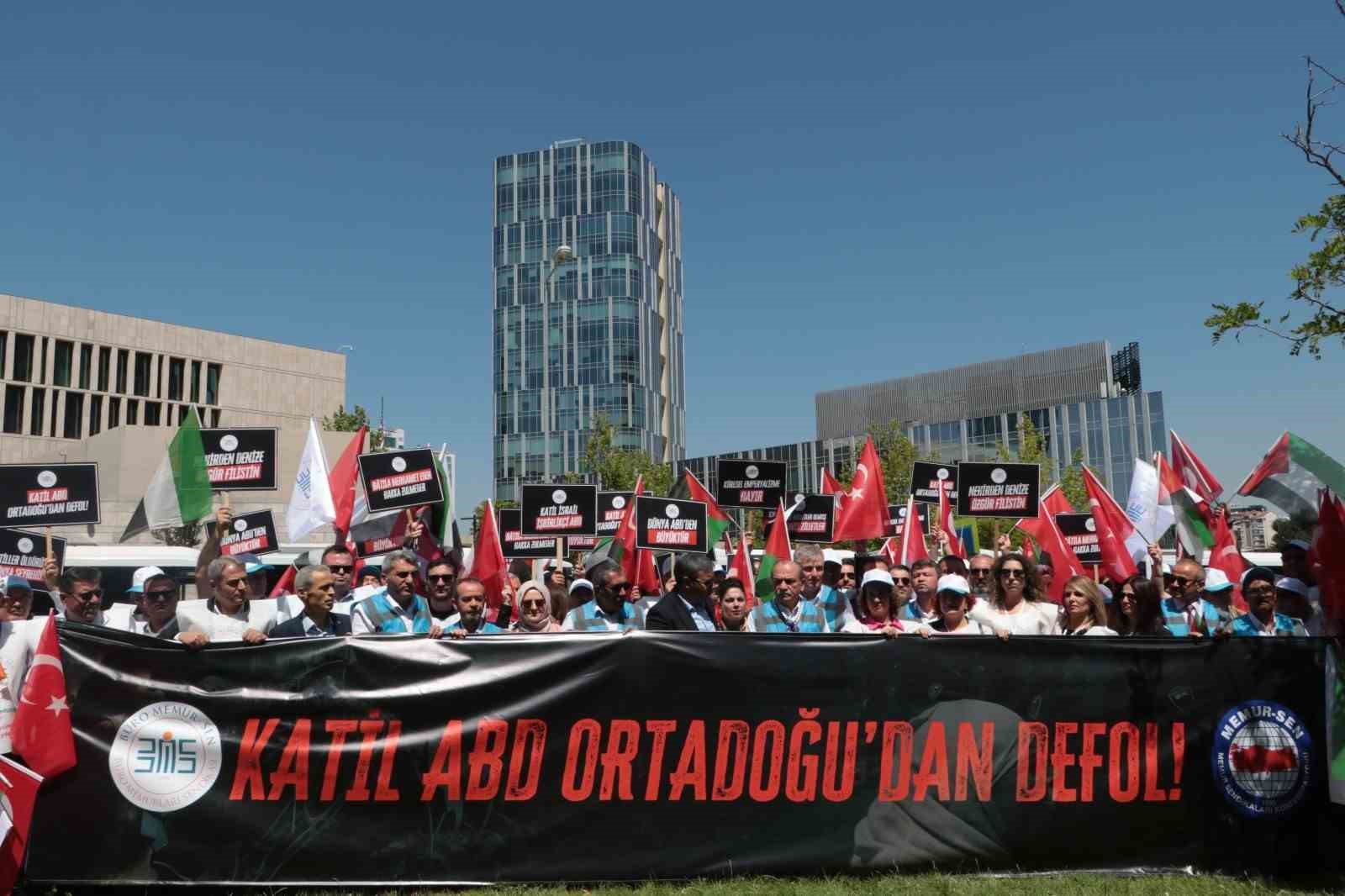 B&uuml;ro Memur-sen&rsquo;den ABD B&uuml;y&uuml;kel&ccedil;iliği &ouml;n&uuml;nde siyah &ccedil;elenkli protesto
