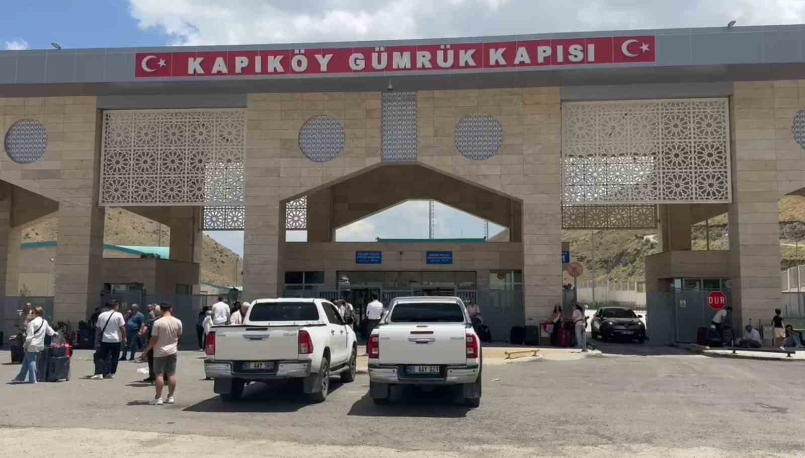 Taylandlı &uuml;st d&uuml;zey heyet Kapık&ouml;y G&uuml;mr&uuml;k Kapısı&rsquo;nda
