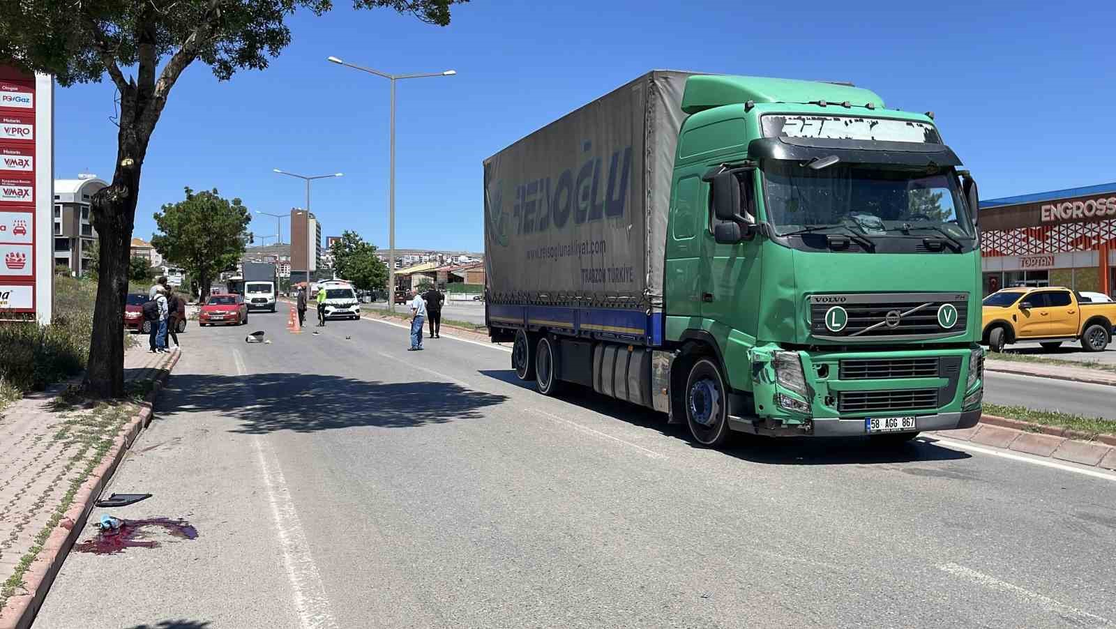 Sivas&rsquo;ta kamyonetin &ccedil;arptığı yaşlı adam hayatını kaybetti
