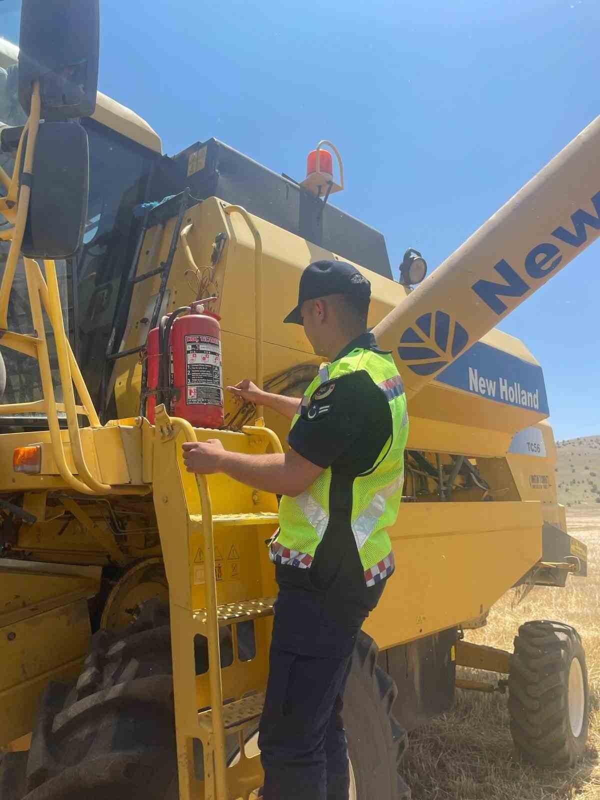 Kırşehir&rsquo;de jandarma anız ve &ouml;rt&uuml; yangınlarına karşı uyardı
