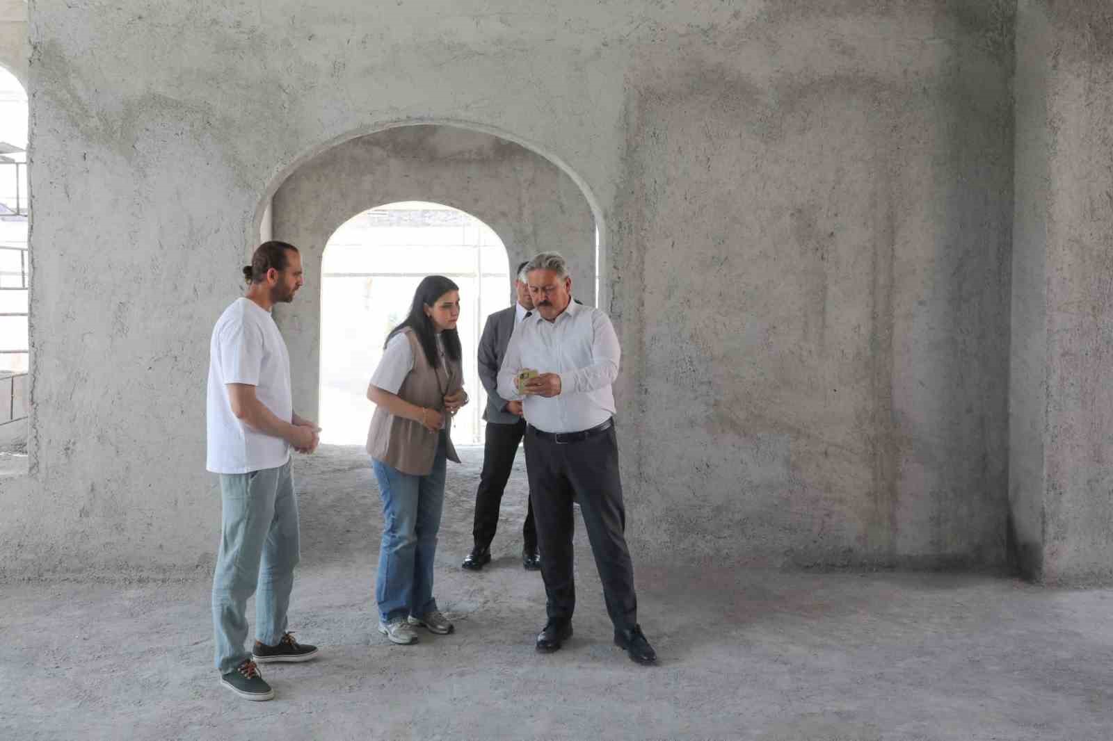 Başkan Palancıoğlu&rsquo;ndan yapımı devam eden Hayrat Camii&rsquo;nde inceleme
