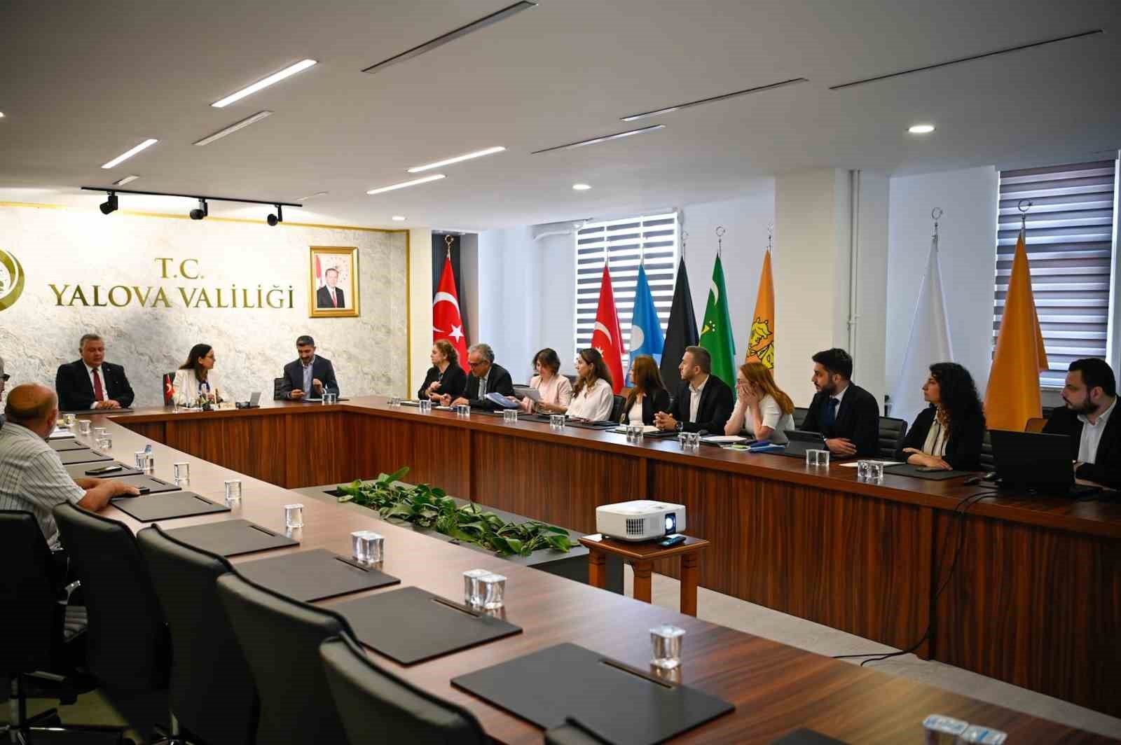 Yalova&rsquo;da kentsel d&ouml;n&uuml;ş&uuml;m &ccedil;alışmaları masaya yatırıldı
