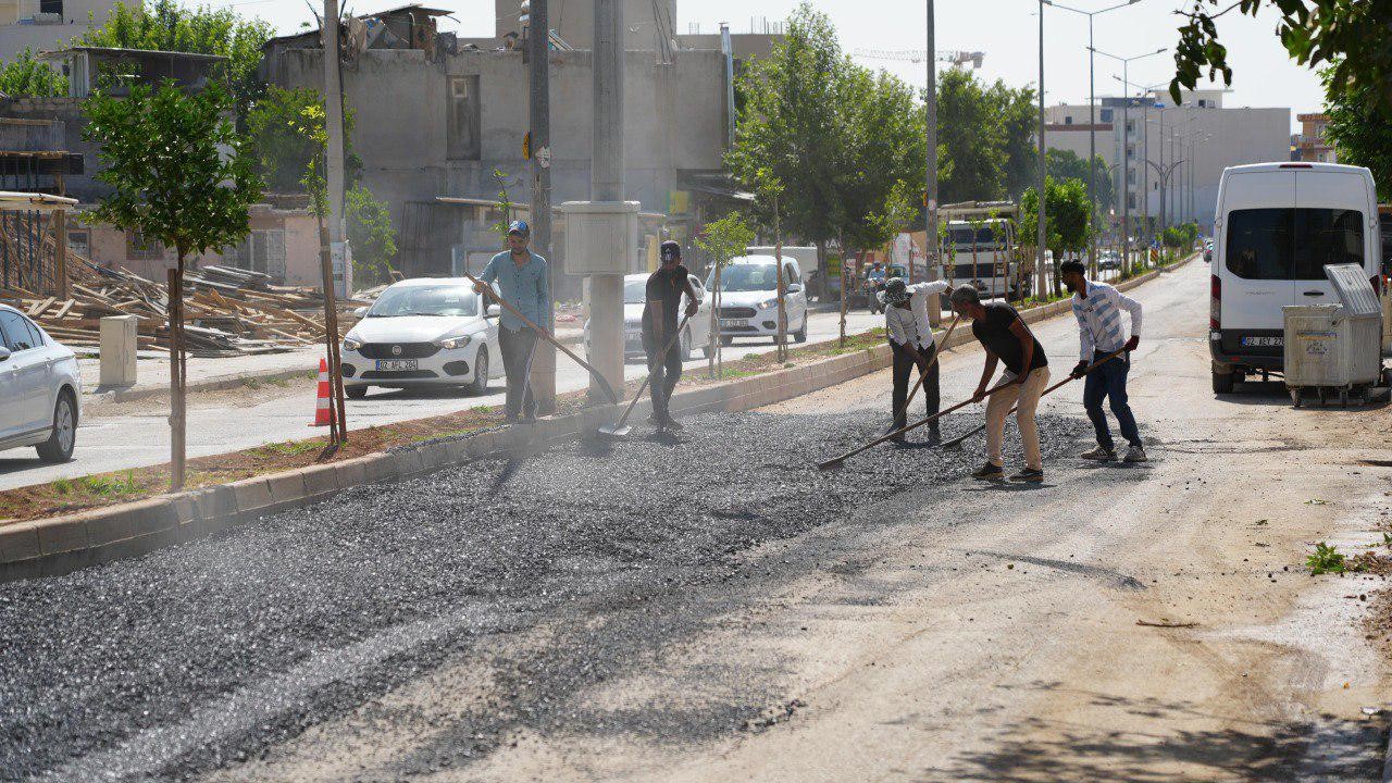 Karapınar caddesinde asfalt d&ouml;k&uuml;m&uuml;ne başlandı
