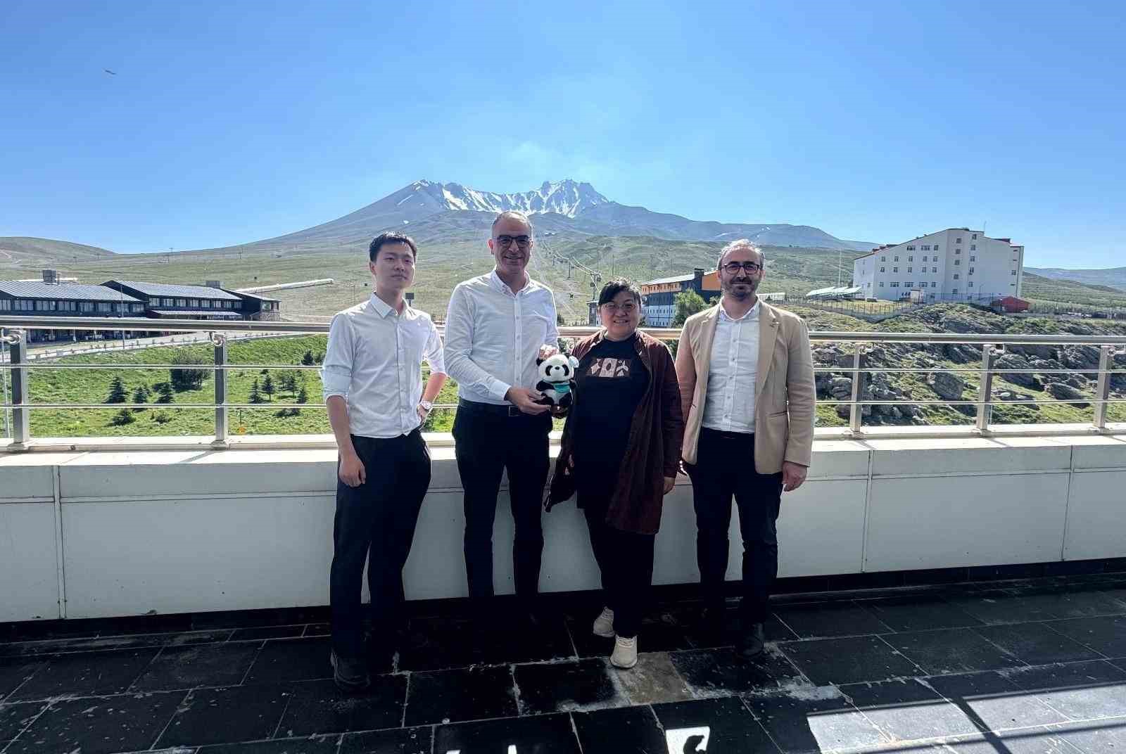 Büyükşehirden Çinli yetkililere, Erciyes ile ilgili kapsamlı kültür ve turizm sunumu
