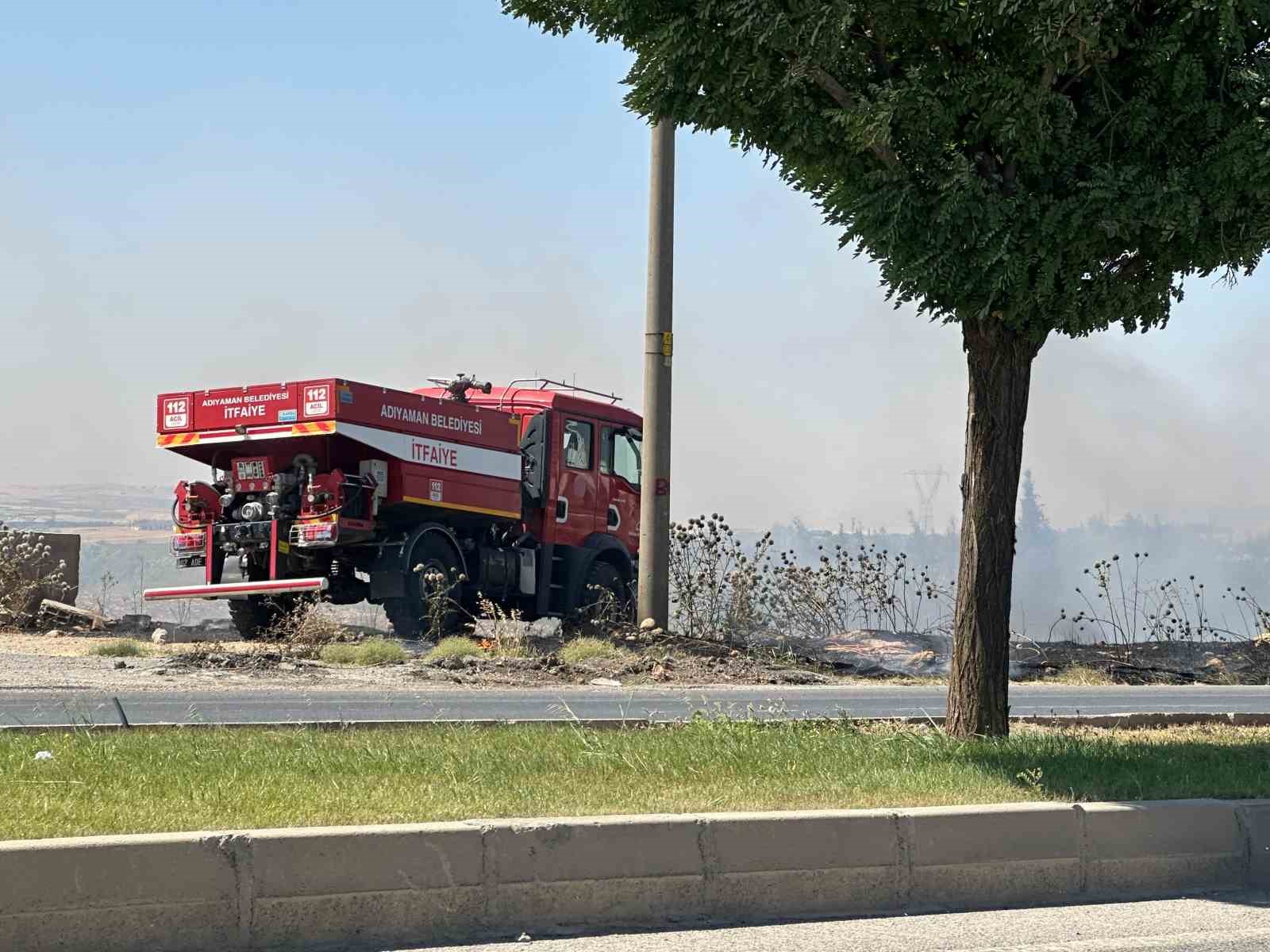 Anız yangını bahçeye sıçradı