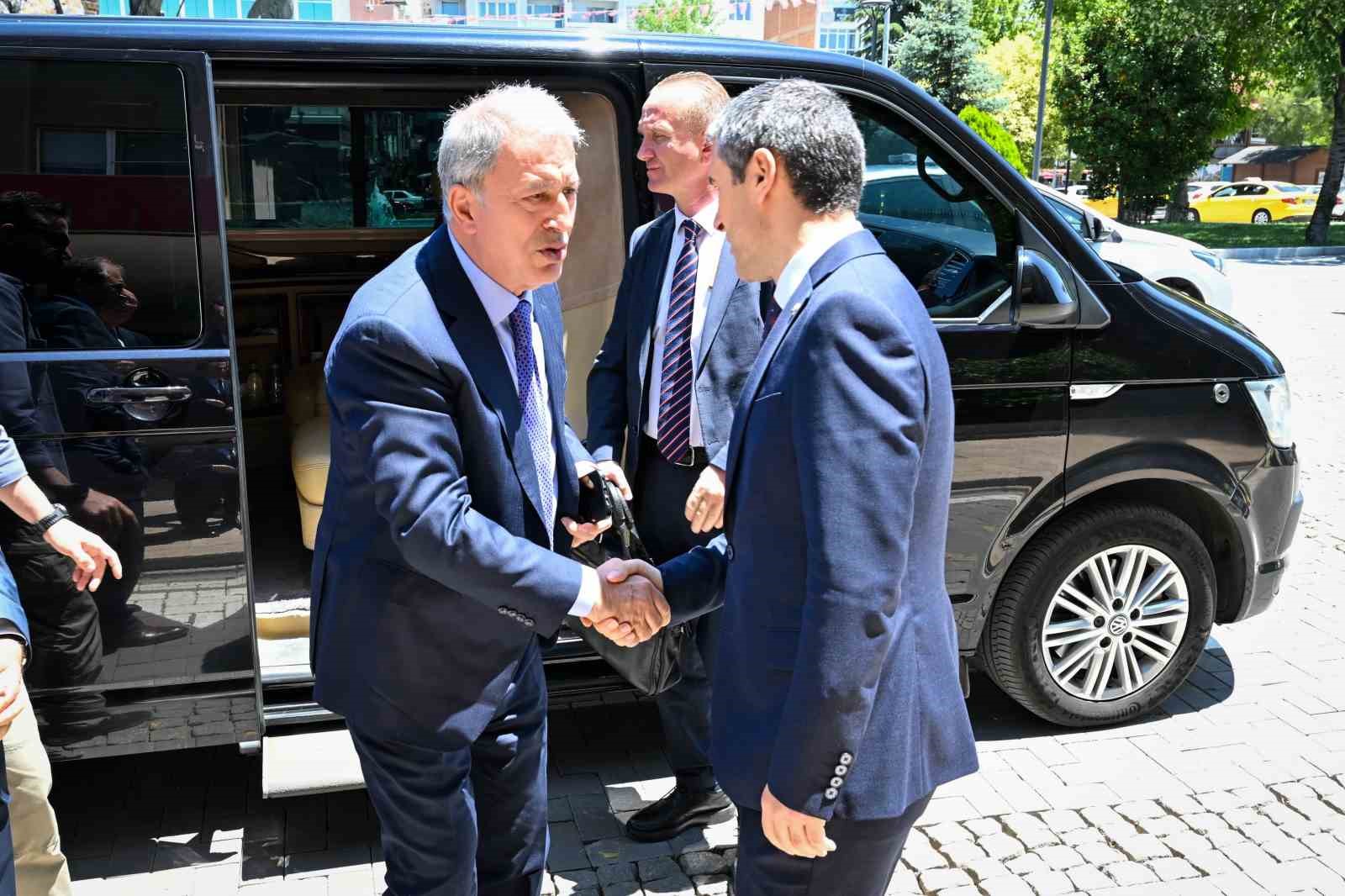 Hulusi Akar ve Taner Yıldız bir dizi ziyaretler i&ccedil;in Uşak&rsquo;a geldi
