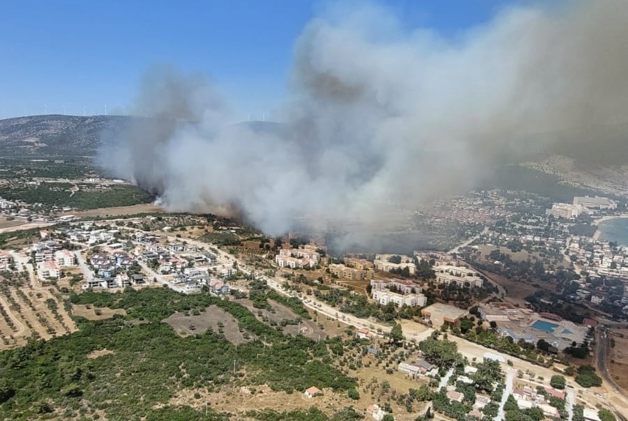 Didim’deki makilik yangınını söndürme çalışmaları devam ediyor