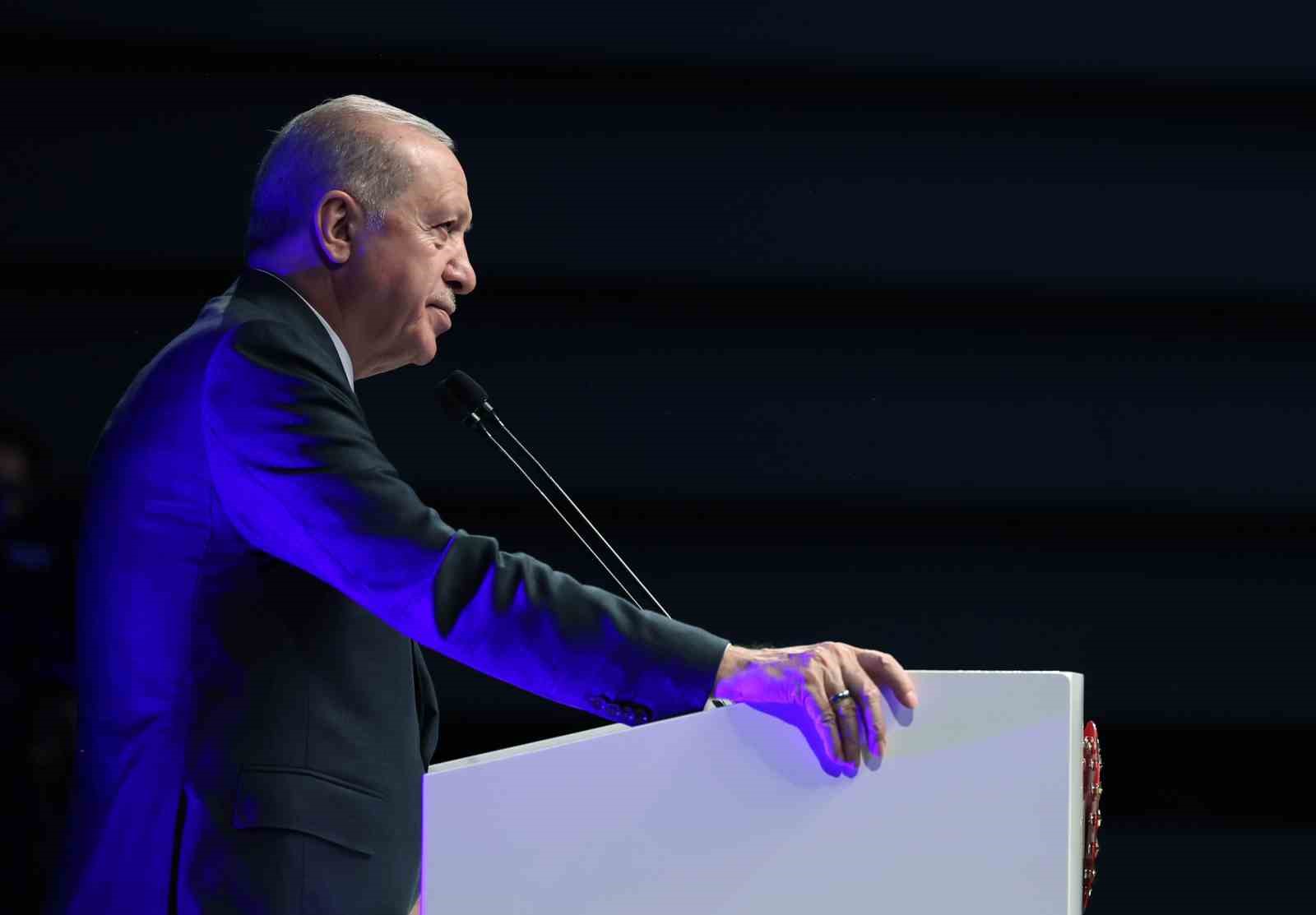 Cumhurbaşkanı Erdoğan: "İran&rsquo;ın egemenliğine ve b&ouml;lgemizin g&uuml;venliğine y&ouml;nelik saldırıları kimden gelirse gelsin asla tasvip etmiyor ve tepkimizi de a&ccedil;ık&ccedil;a ortaya koyuyoruz."
