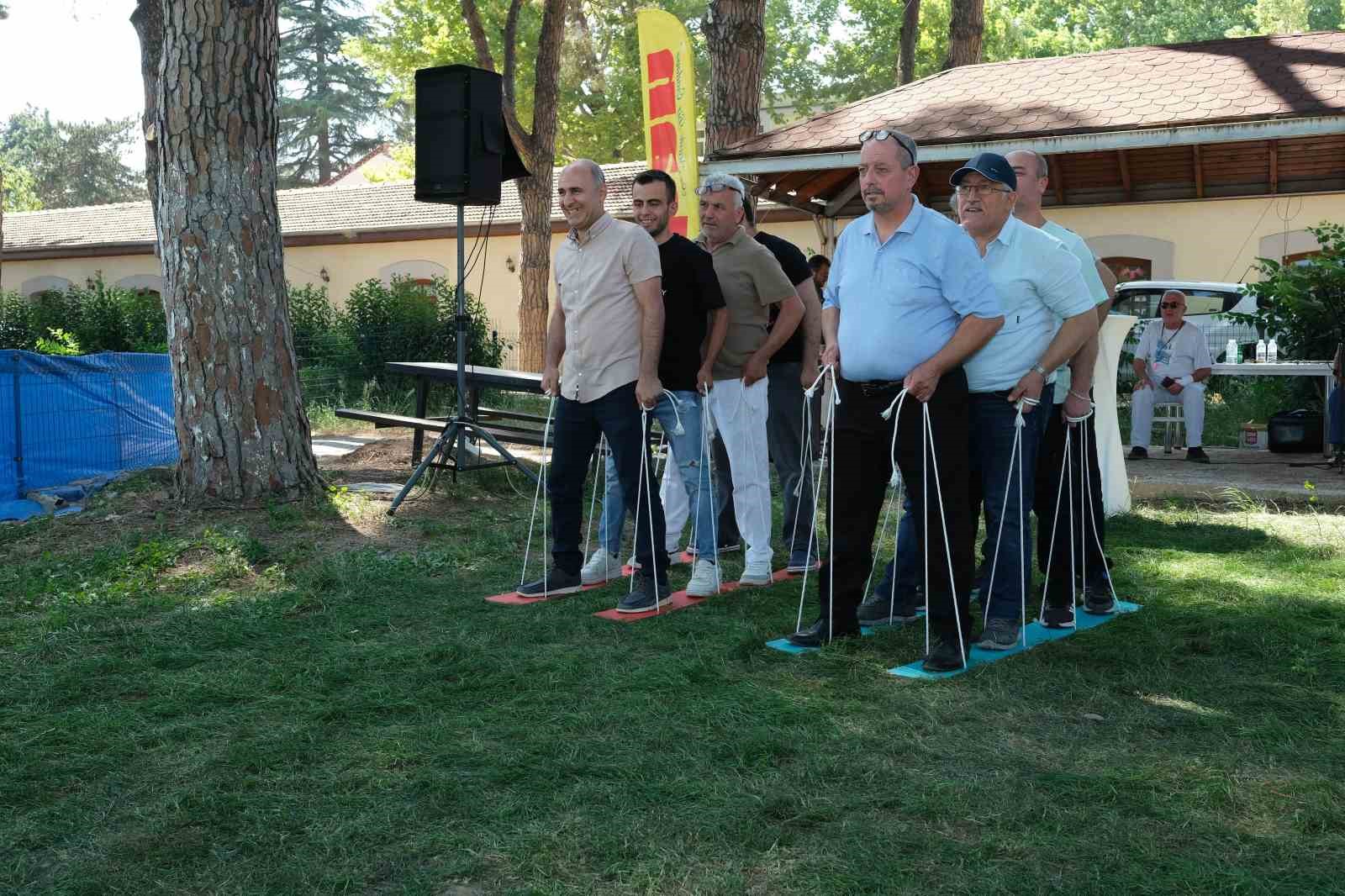Geleneksel piknik, gencinden yaşlısına tüm herkesi bir araya getirdi
