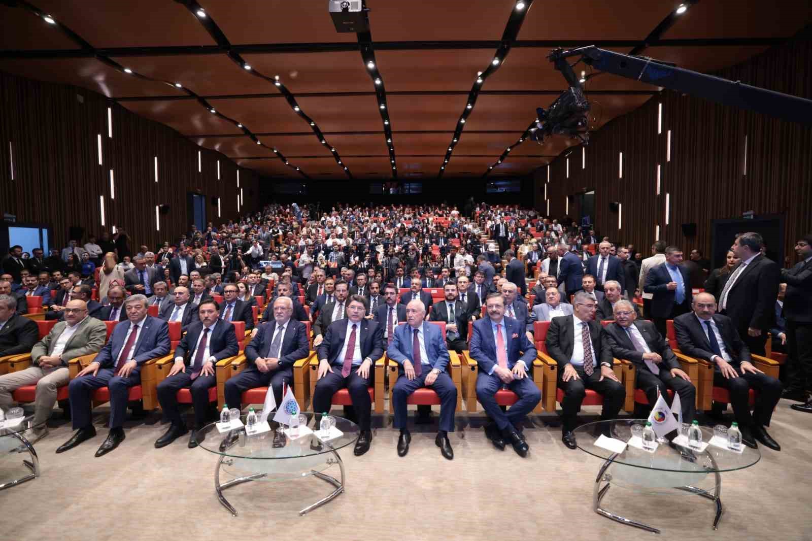 Ticaretin kanunlarının yazıldığı Kayseri&rsquo;de d&uuml;zenlenen 4. Yargı ve İş D&uuml;nyası Sempozyumu yoğun ilgi g&ouml;rd&uuml;
