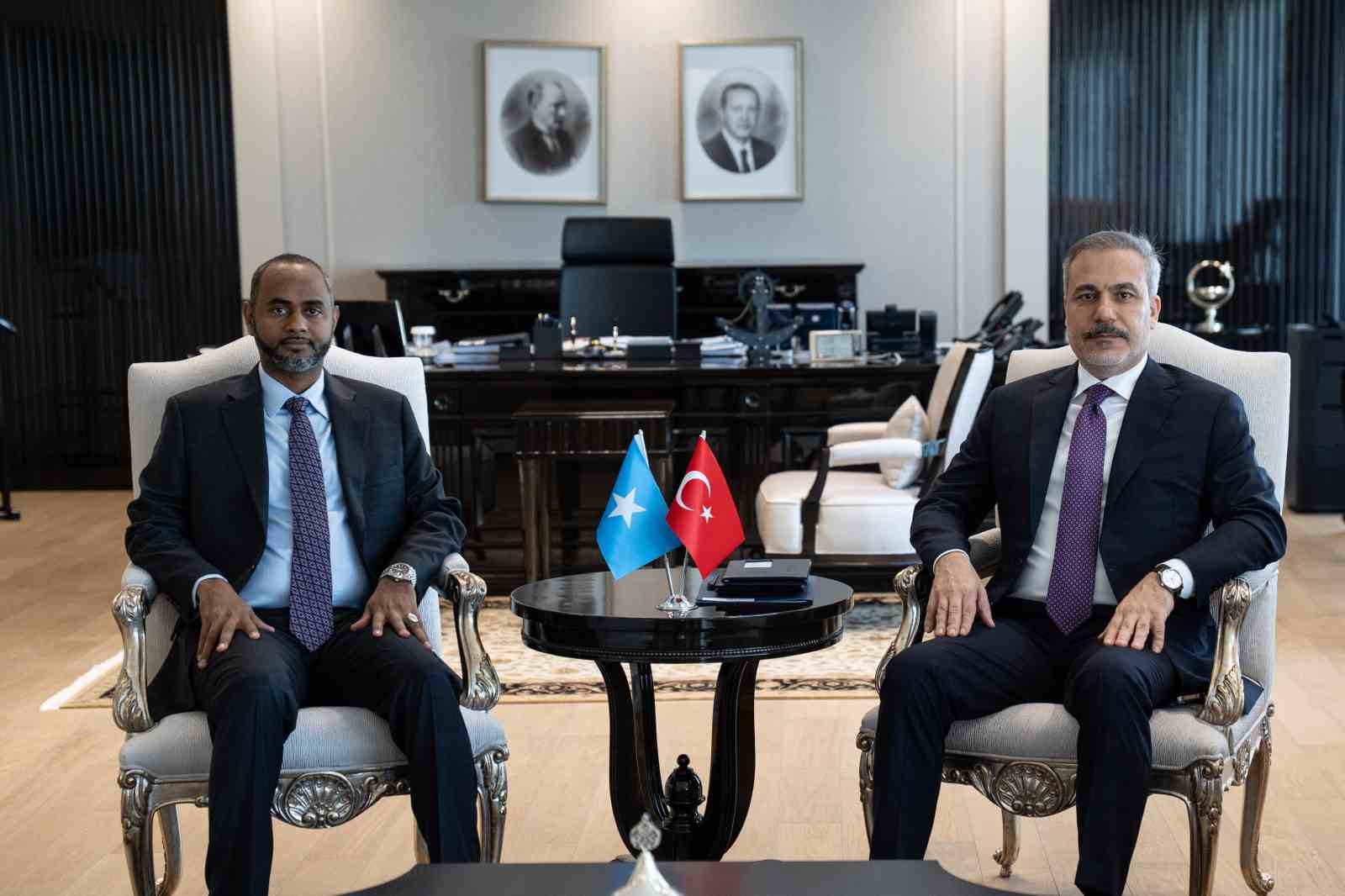 Dışişleri Bakanı Fidan, Somali Limanlar ve Deniz Ulaştırma Bakanı Nur ile görüştü