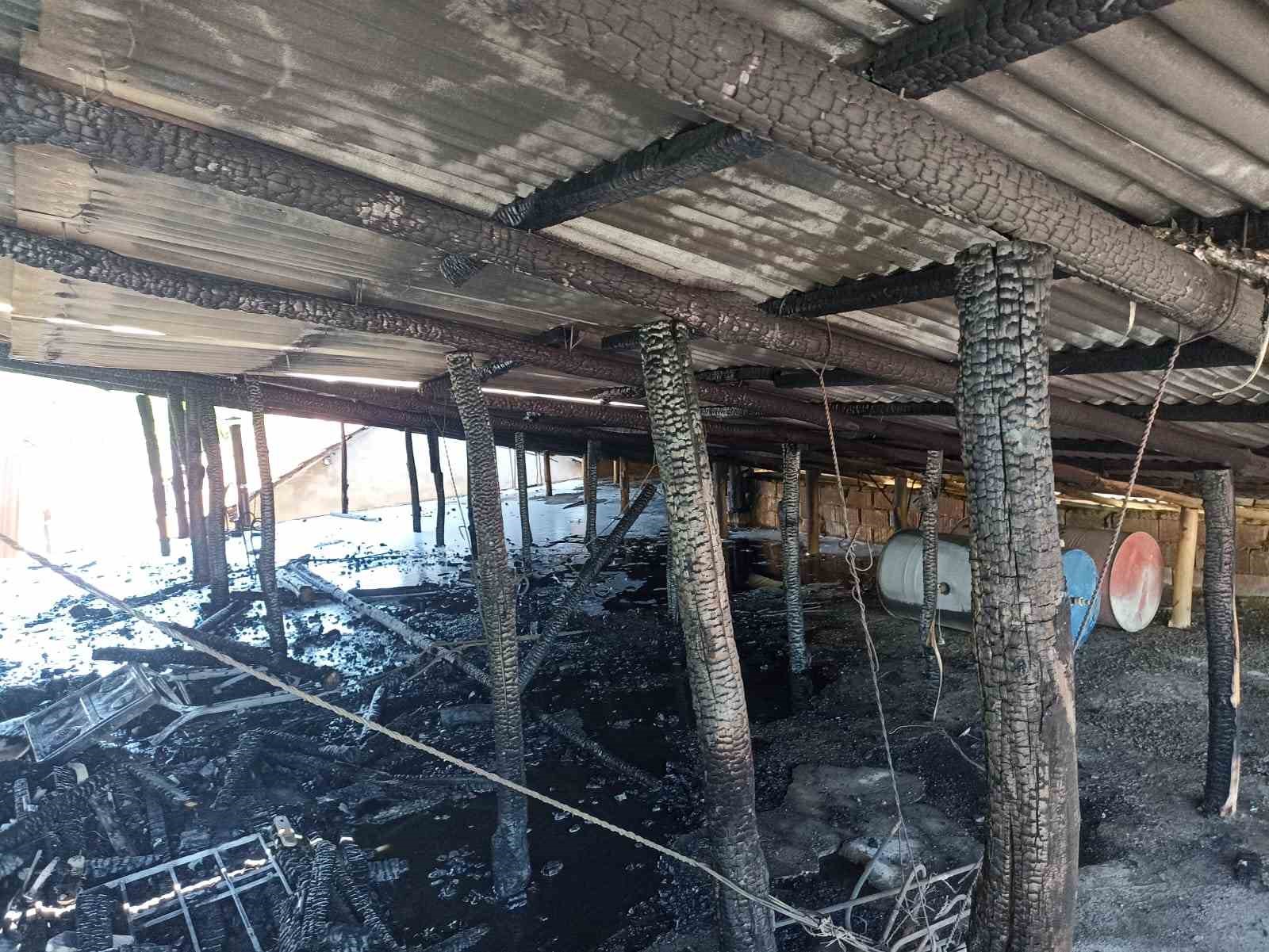 Darende&rsquo;de &ccedil;atı yangını korkuttu
