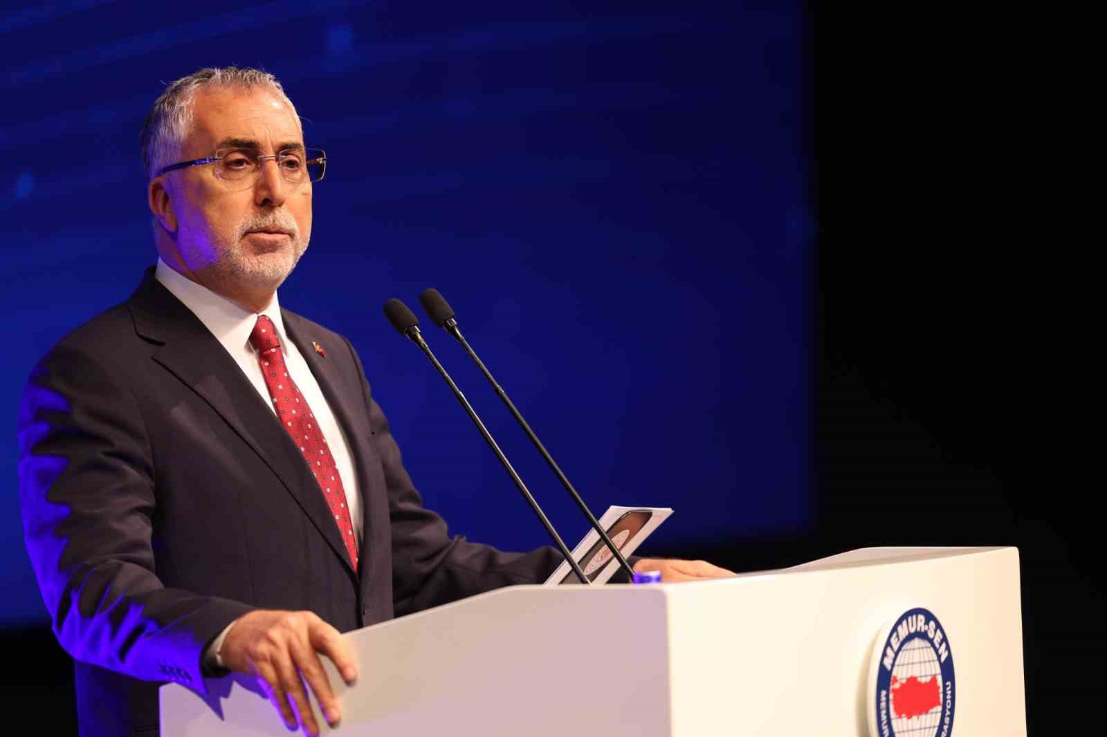 Bakan Işıkhan: "Herkesin kendini &ouml;zg&uuml;rce ifade edebildiği bir &ccedil;alışma hayatına sahibiz"
