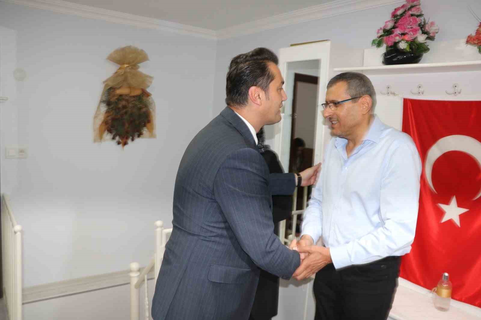 Alanya&rsquo;nın yeni kaymakamı &Ouml;zt&uuml;rk&rsquo;&uuml;n ilk ziyareti şehit ailesine
