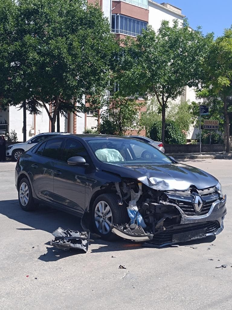 Elazığ&rsquo;da trafik kazası: 3 yaralı
