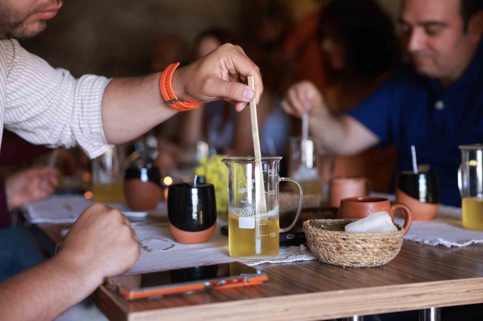 Kayaşehir’de doğal mum atölyesi
