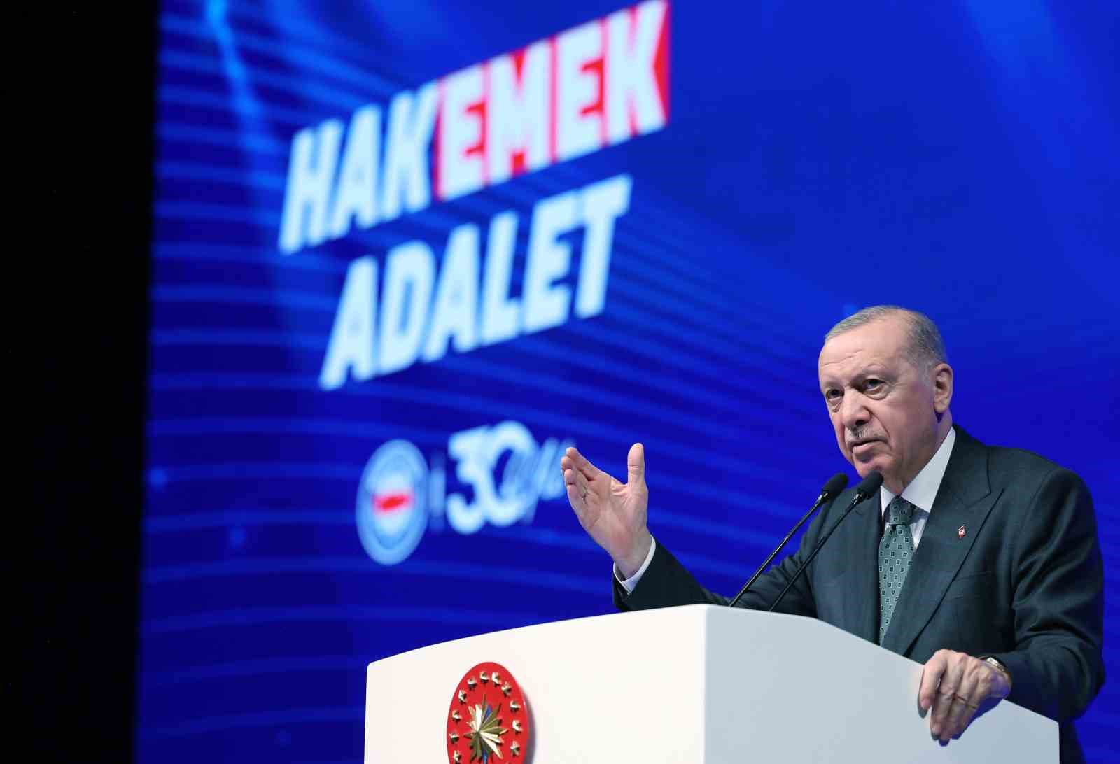 Cumhurbaşkanı Erdoğan: "İran’ın egemenliğine ve bölgemizin güvenliğine yönelik saldırıları kimden gelirse gelsin, asla tasvip etmiyor, tepkimizi de açıkça ortaya koyuyoruz"