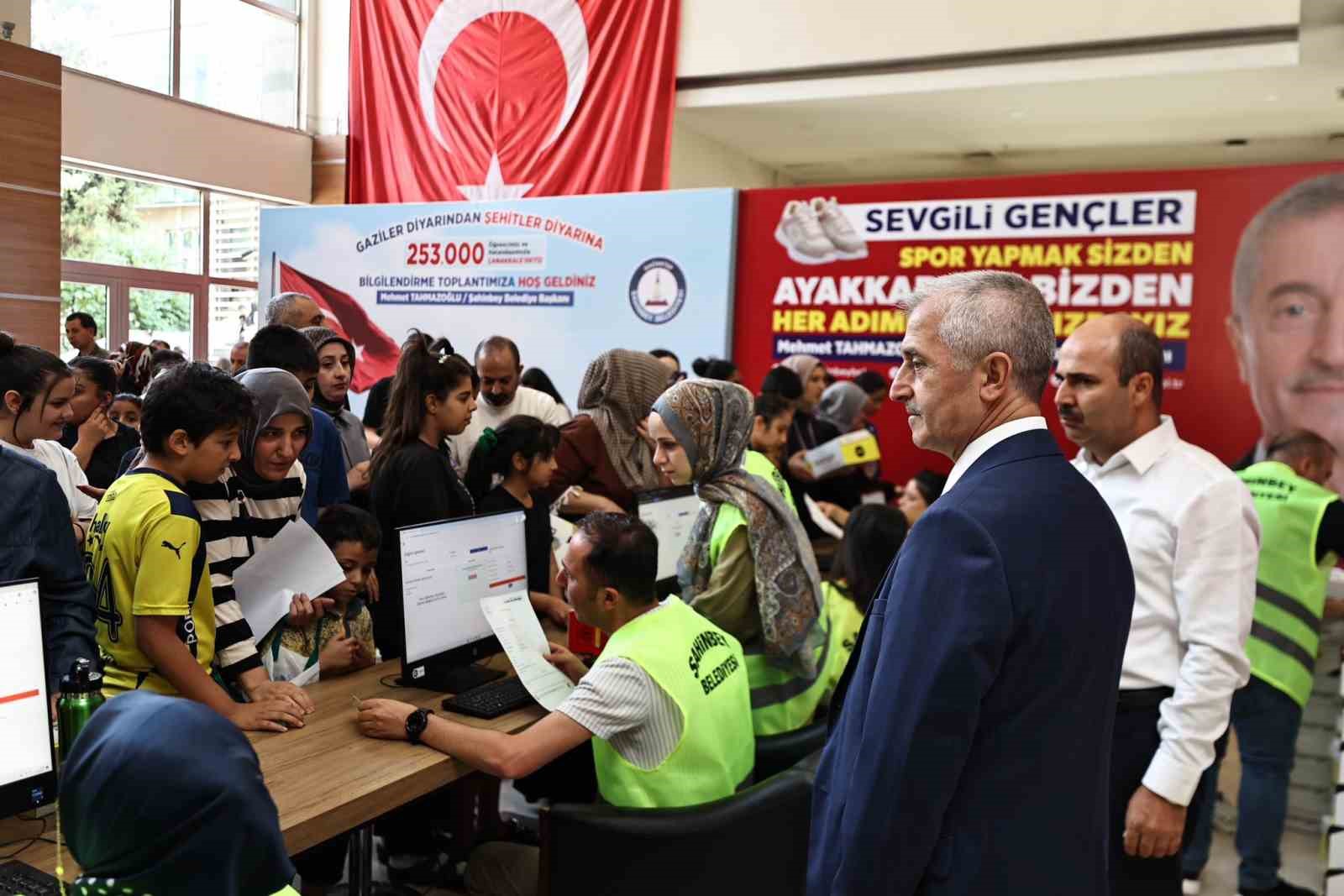 Şahinbey Belediyesi’nden öğrencilere karne hediyesi