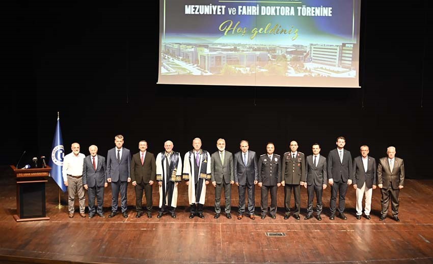 Uşak Üniversitesinde mezuniyet coşkusu