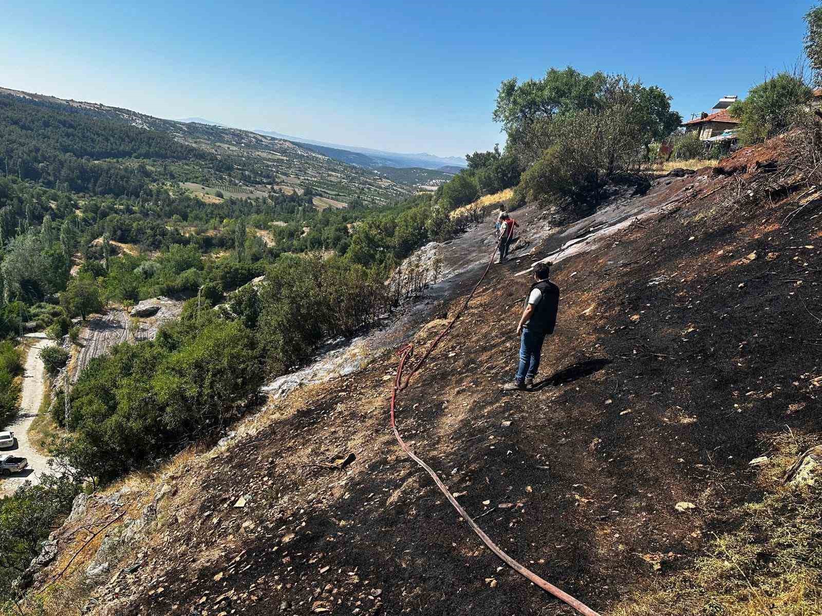 Çal’da başlayan yangın büyümeden söndürüldü