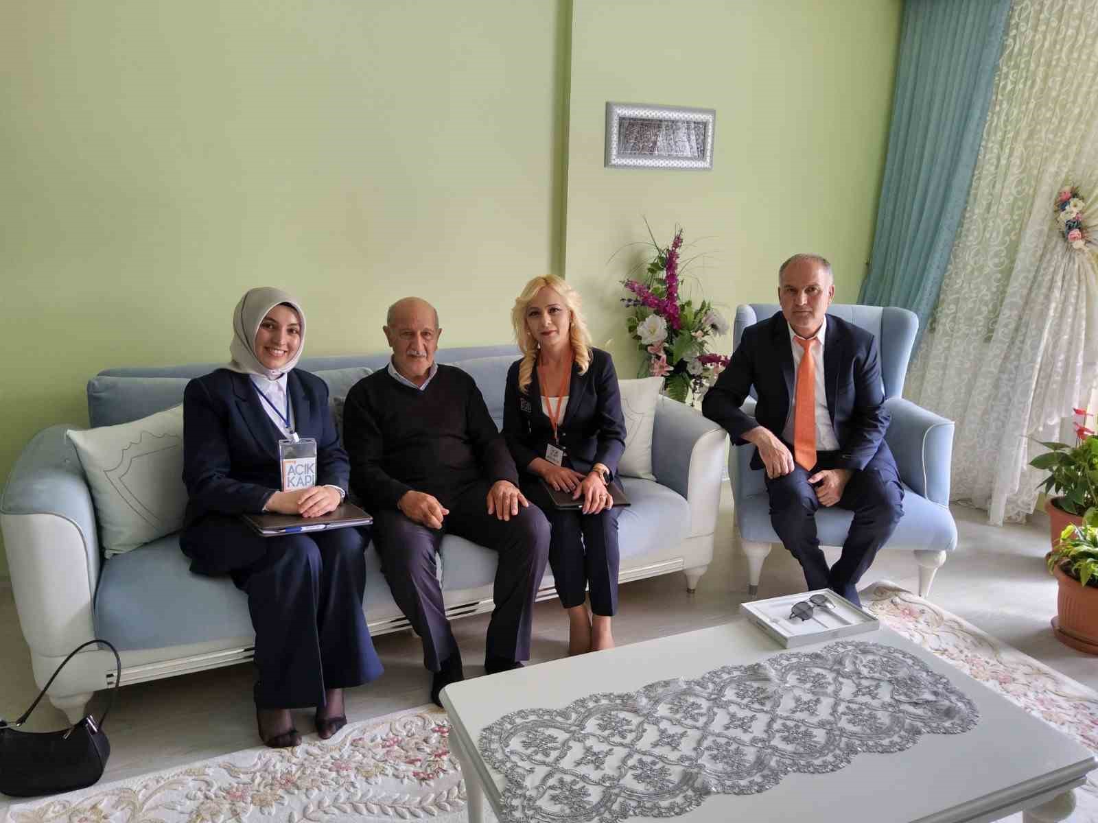 Kars&rsquo;ta şehit yakınları evlerinde ziyaret edildi
