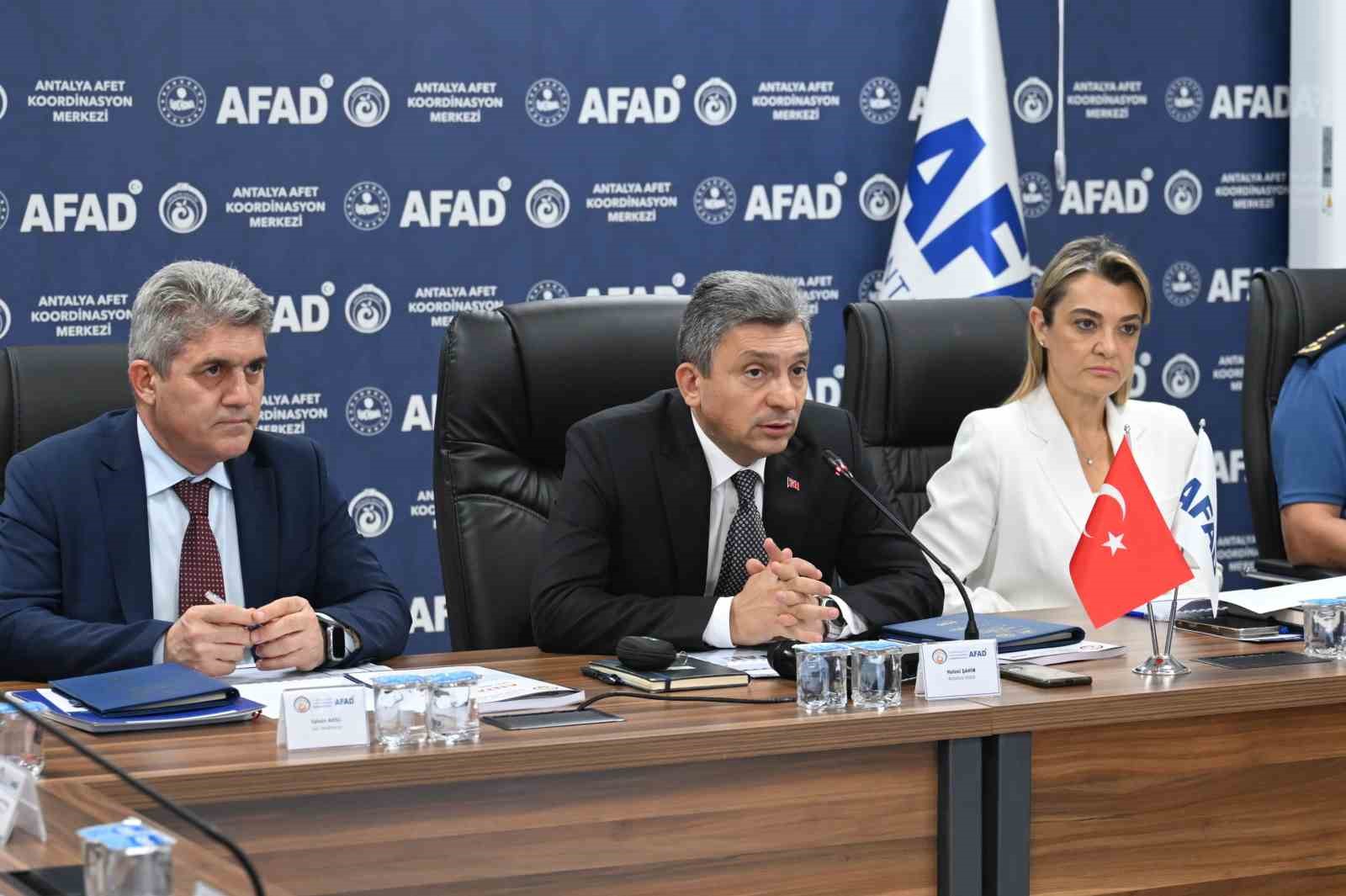 Vali Şahin: "Afetlere karşı müdahale kapasitemizi dünya standartlarının üstüne çıkarmak için çalışıyoruz"
