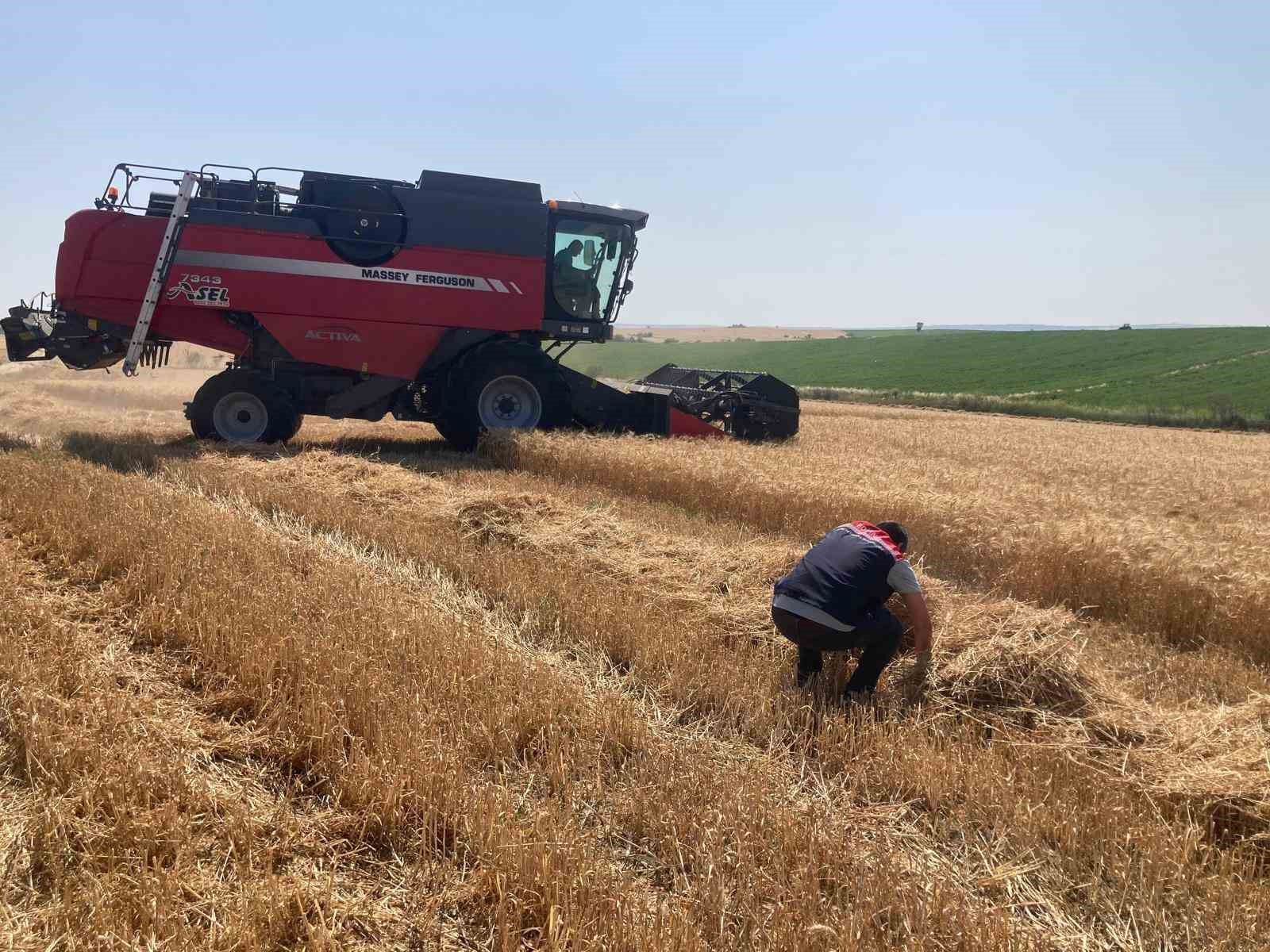 Keşan&rsquo;da hasat halindeki t&uuml;m bi&ccedil;erd&ouml;ver ve balya makineleri kontrol ediliyor
