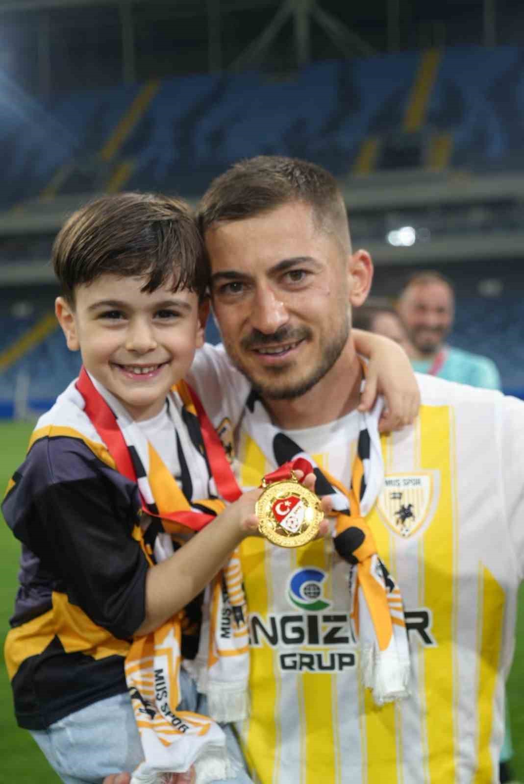 Muşspor’da şampiyonluğun mimarlarından Halil Yılmaz yuvada kaldı
