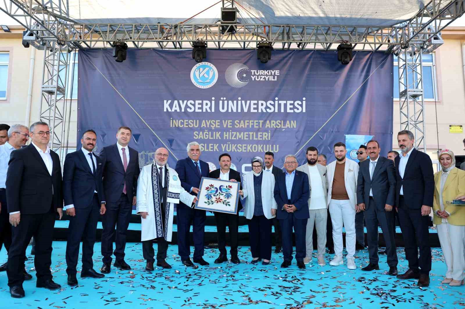 Vali Çicek, KAYÜ  Sağlık Hizmetleri MYO Mezuniyet Töreni’ne katıldı