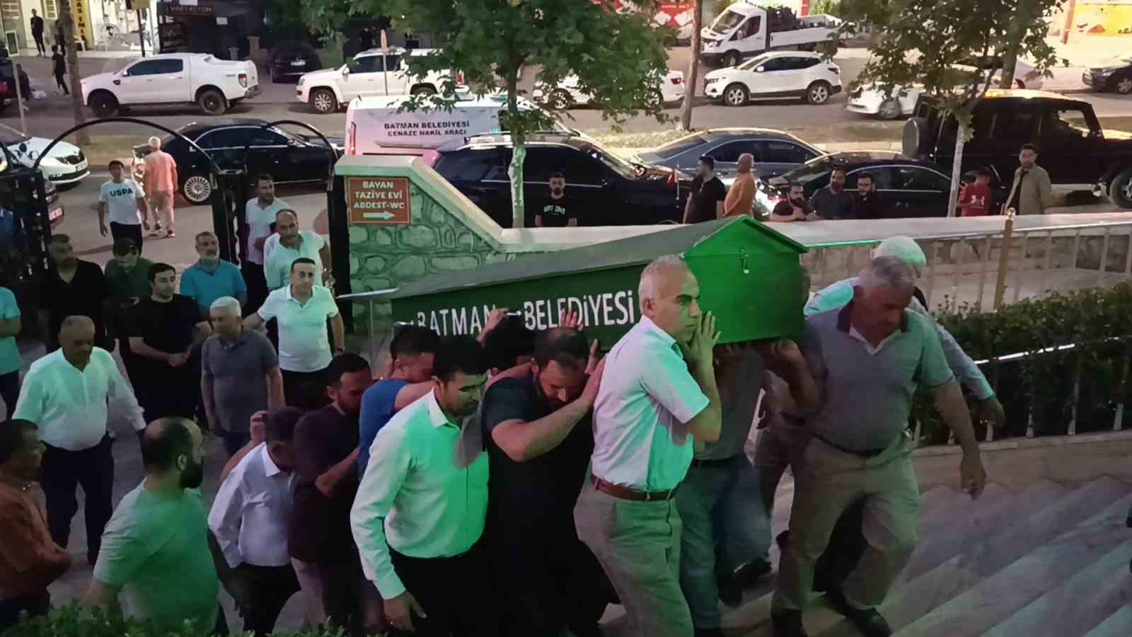 Batman’da trafik kazasında hayatını kaybedenlerden müze müdürü ve araç sürücüsü defnedildi