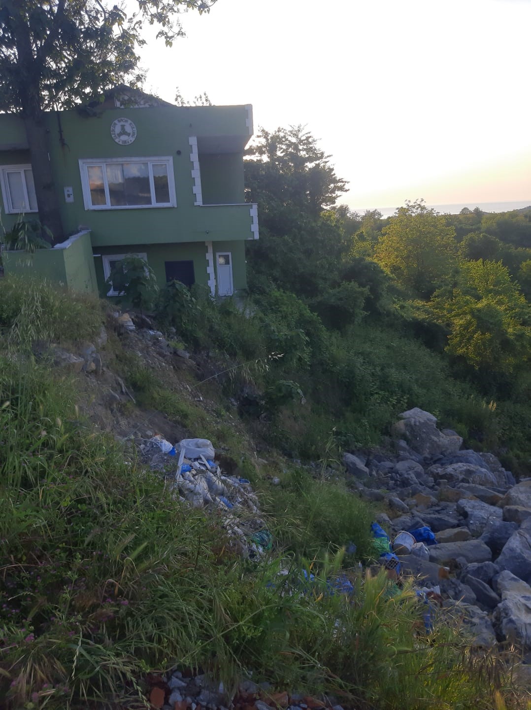 Zonguldak’ta 20 köyü birbirine bağlayan yolda yeni heyelan riski

