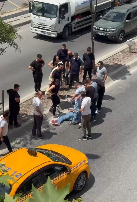 Arnavutköy’de yolun karşısına geçmek isteyen adama taksi çarptı