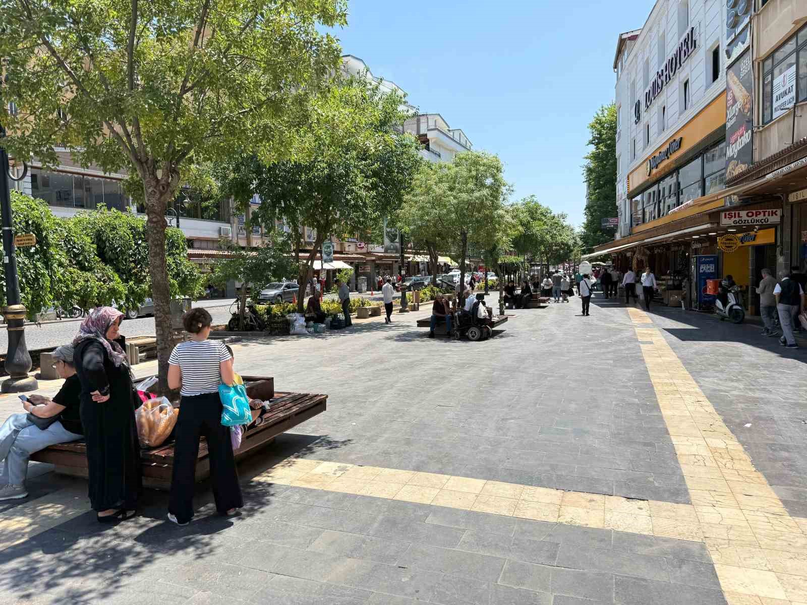 Diyarbakır’da kavurucu sıcaklardan dolayı tarihi mekanlar boş kaldı
