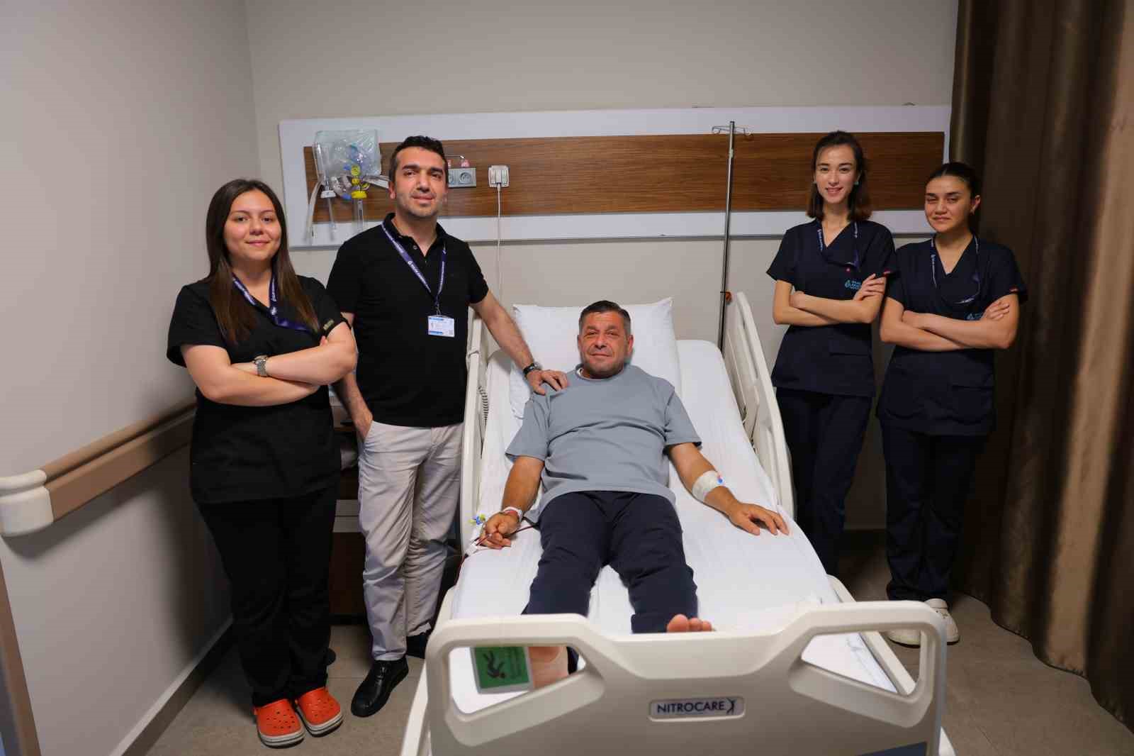 Makedonya’dan geldi, depremzede şehirde şifa buldu
