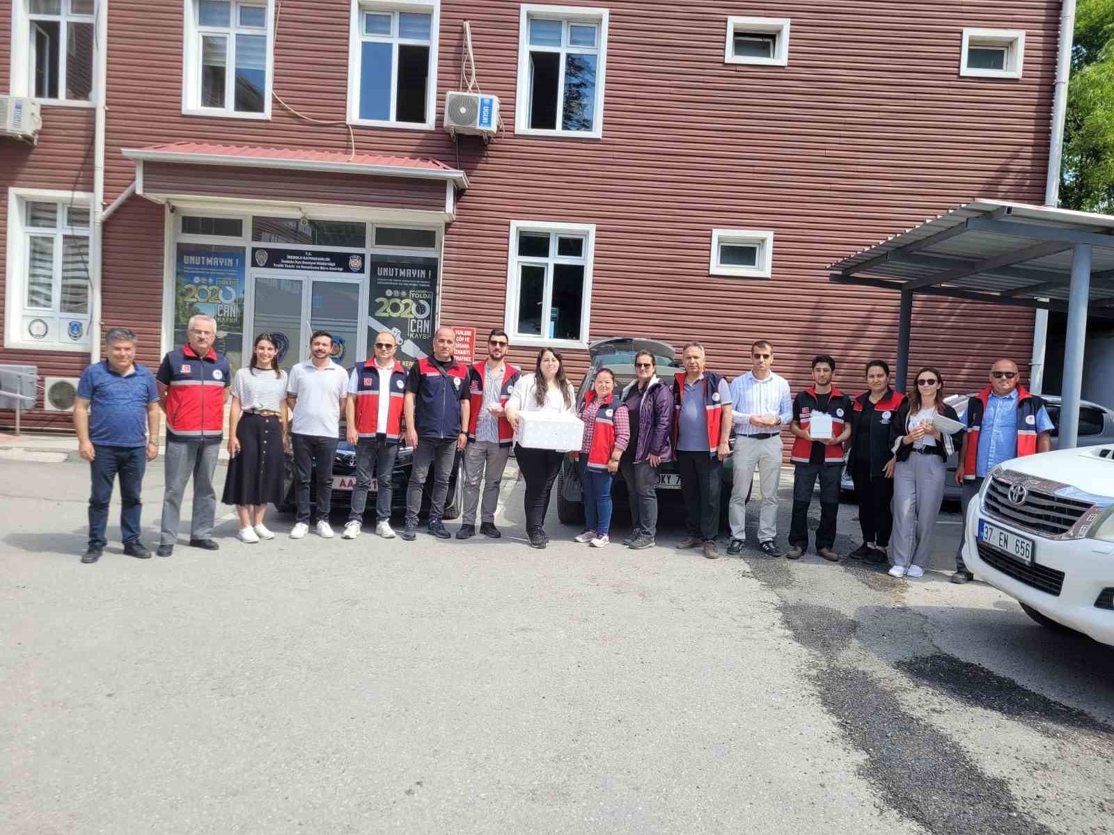 Çiftçilerin korkulu rüyası kahverengi kokarcaya karşı 5 binin üzerinde samuray arısı doğaya salındı
