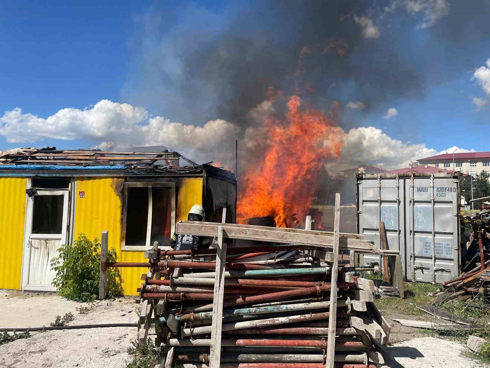 Erzurum’da korkutan inşaat yangını
