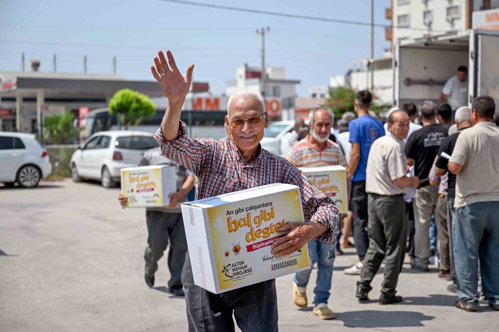 Mersin’de arıcılara ve üreticilere bal gibi destek