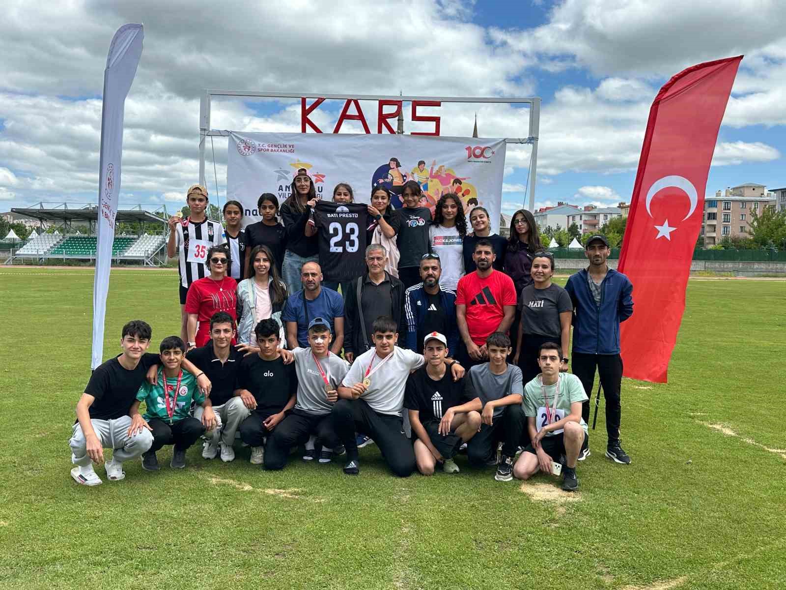 Elazığ atletizm takımları Kars’tan şampiyonlukla döndü