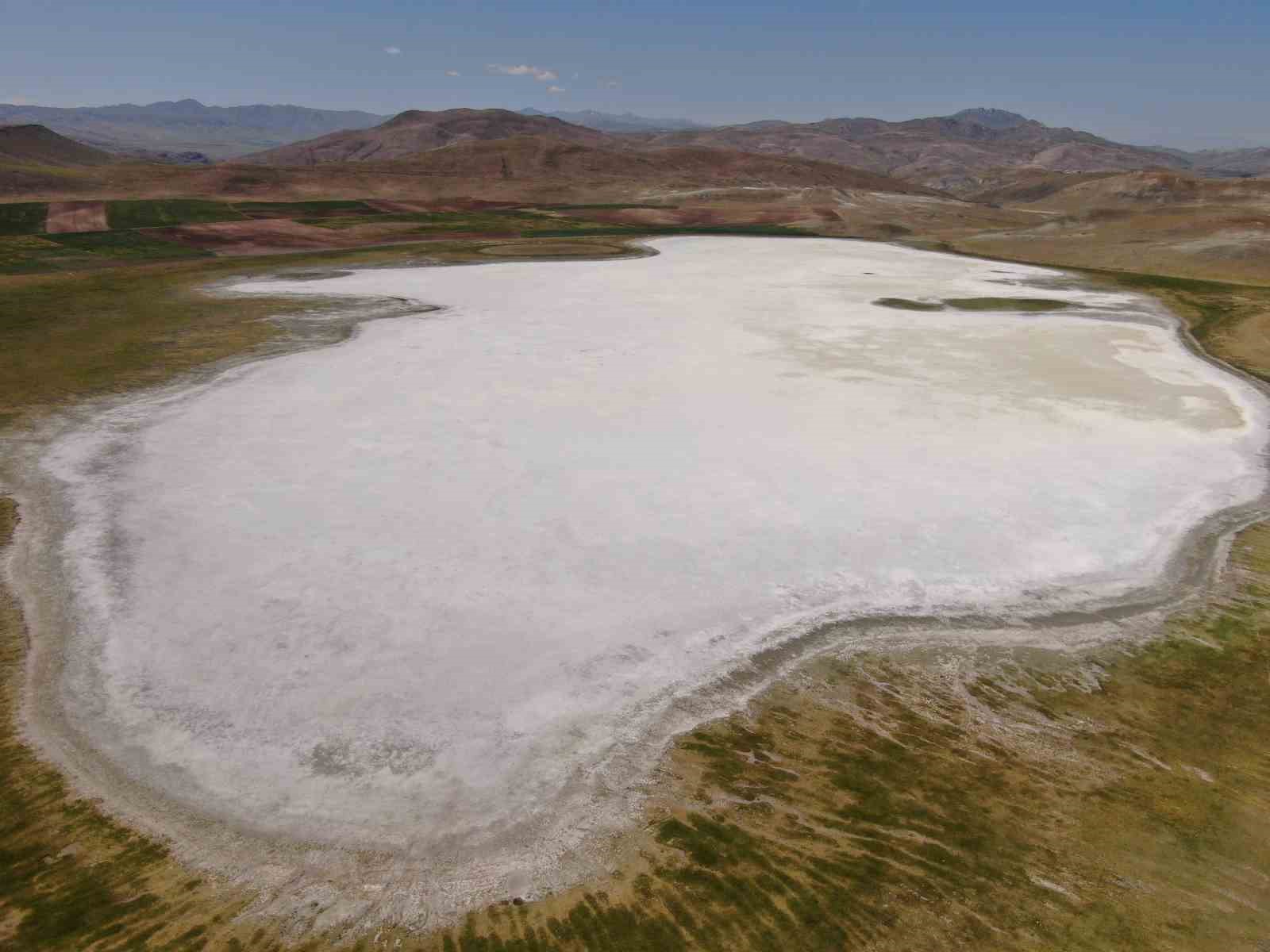 İklim değişikliği Van’daki Tuz Gölü’nü kuruttu