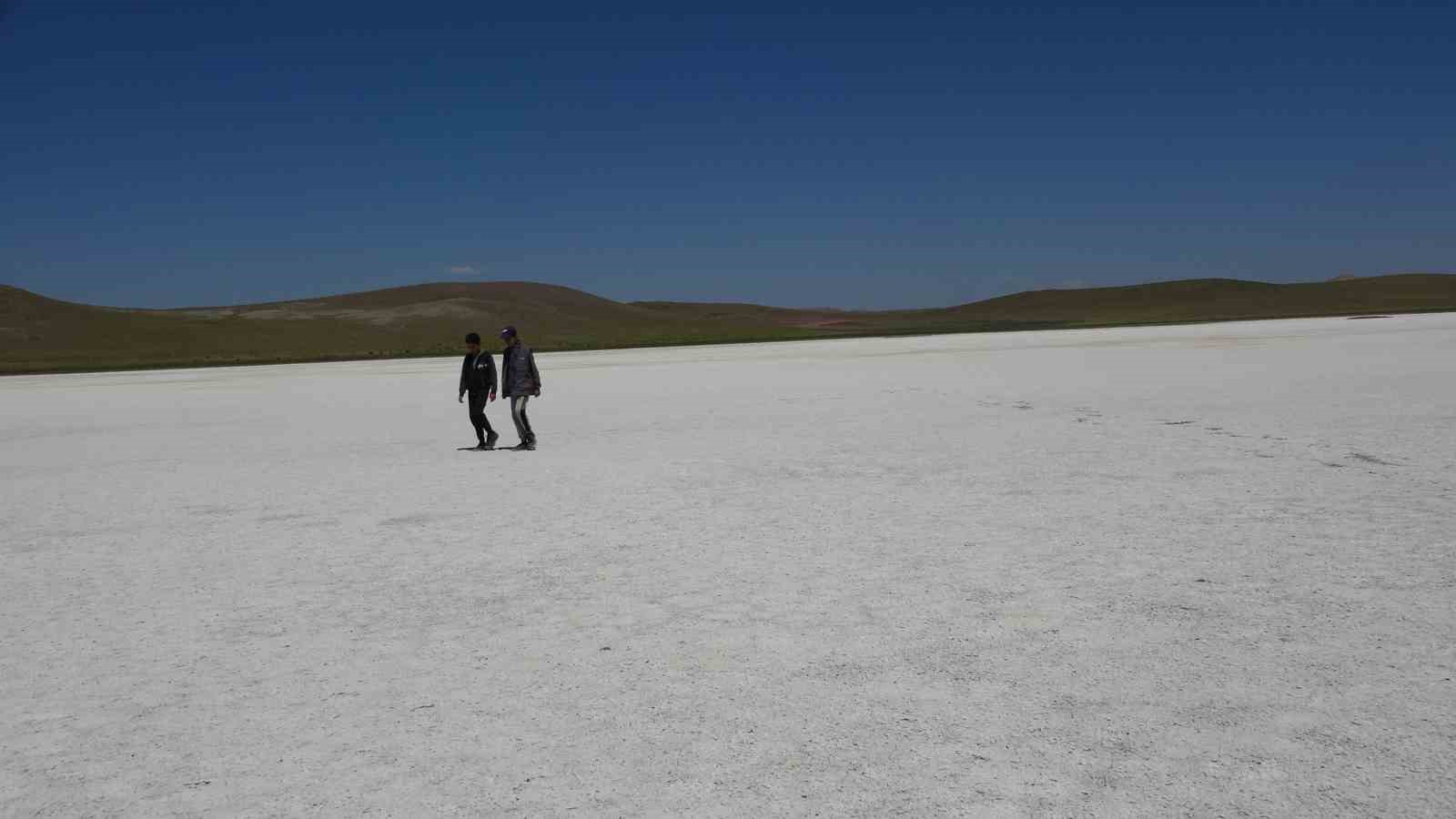 İklim değişikliği Van&rsquo;daki Tuz G&ouml;l&uuml;&rsquo;n&uuml; kuruttu
