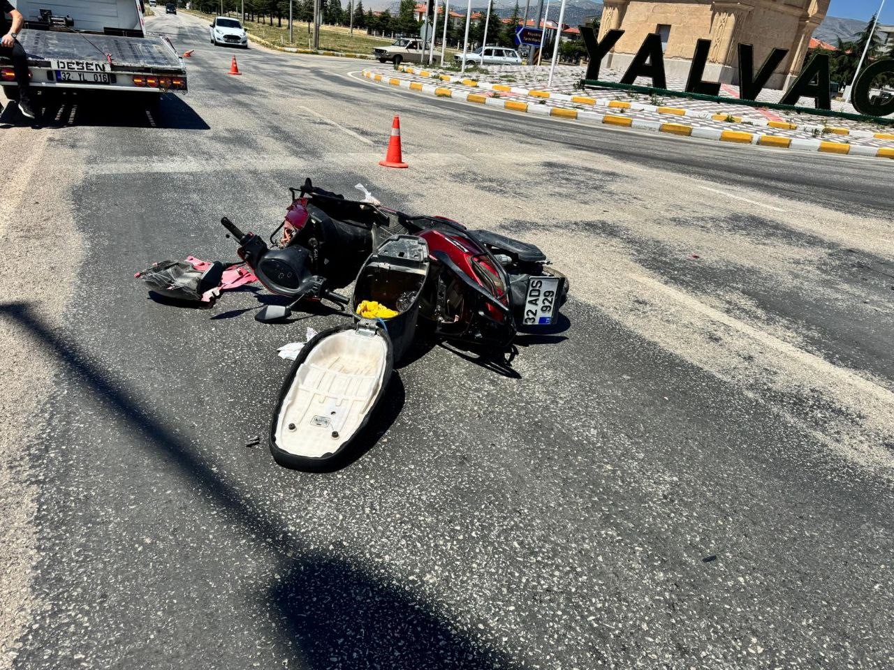 Otomobil ile motosiklet çarpıştı: 1 yaralı