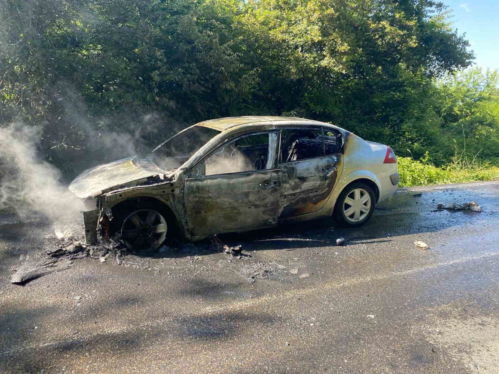 Otomobil alev topuna döndü