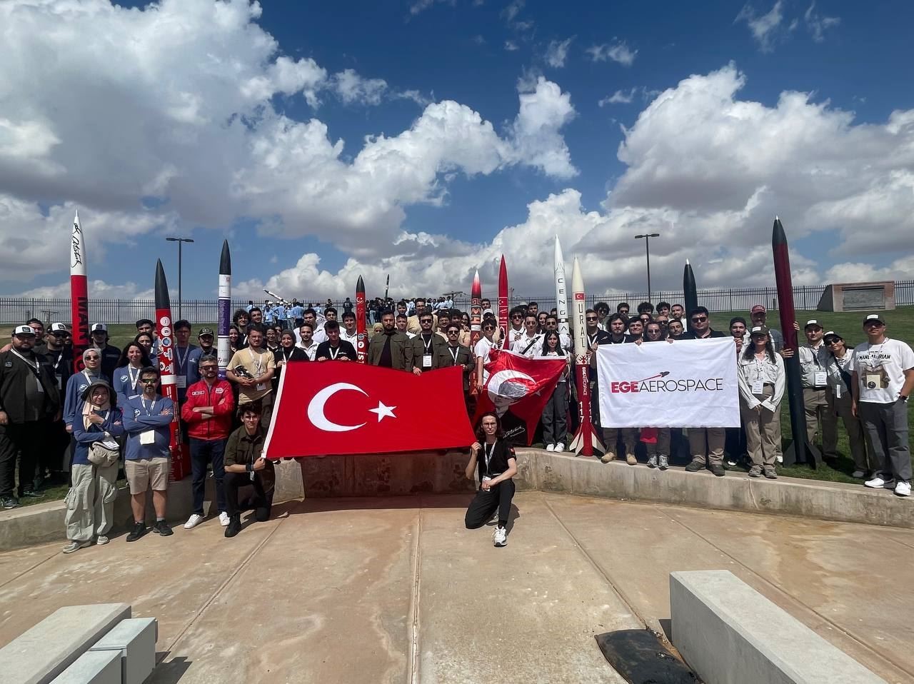 ABD’de roket yarışmasında dünya üçüncülüğü ile Türk bayrağını dalgalandırdılar