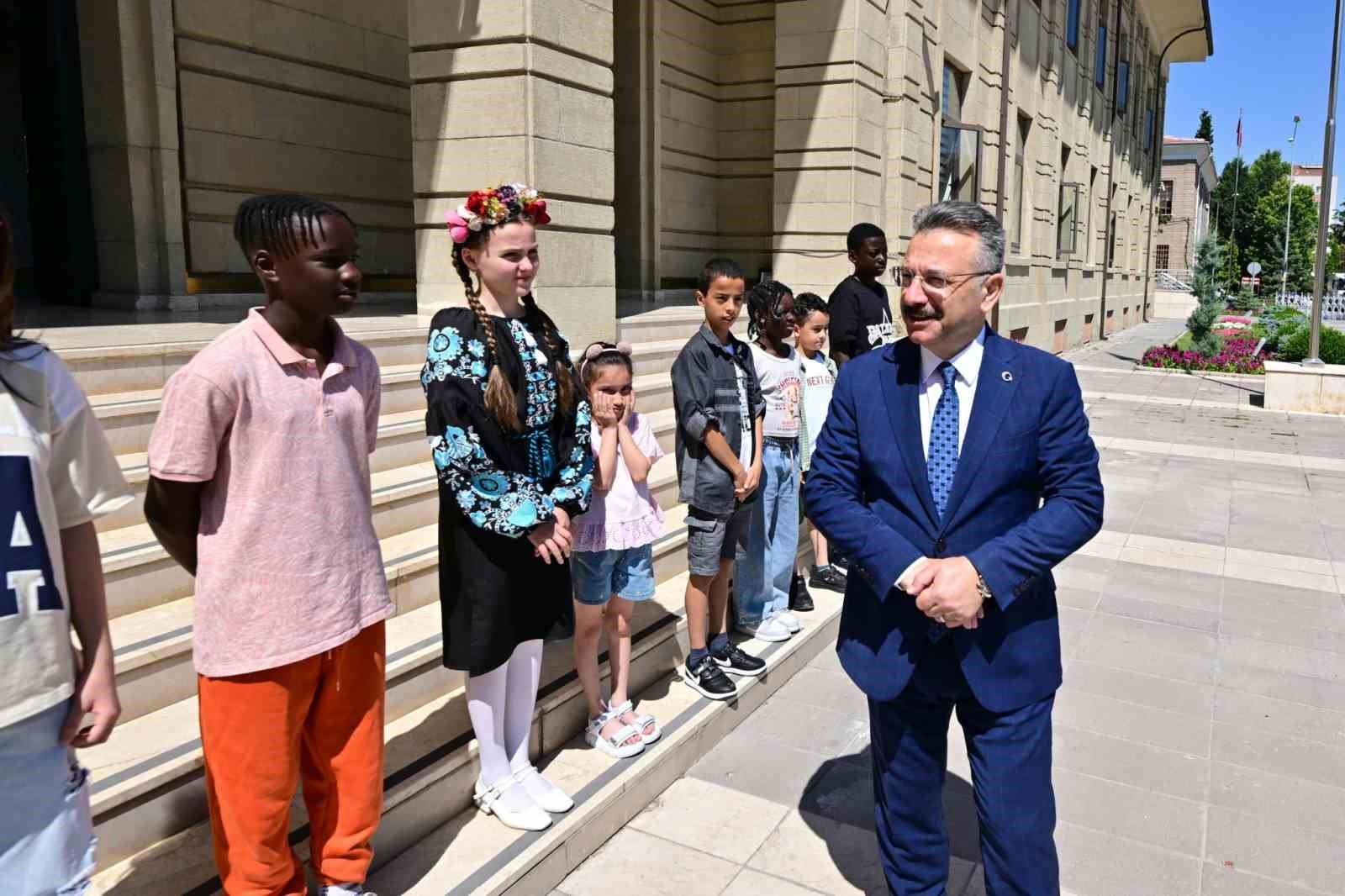 Vali Aksoy, çocuk işçiliğiyle ilgili video çekimine katıldı