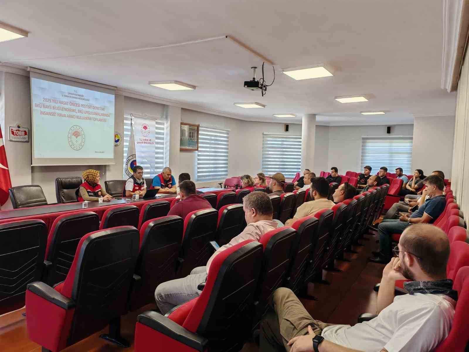 Çanakkale’de üreticiler ve bayiler bitki koruma ürünleri uygulamaları ve denetimleri konularında uyarıldı