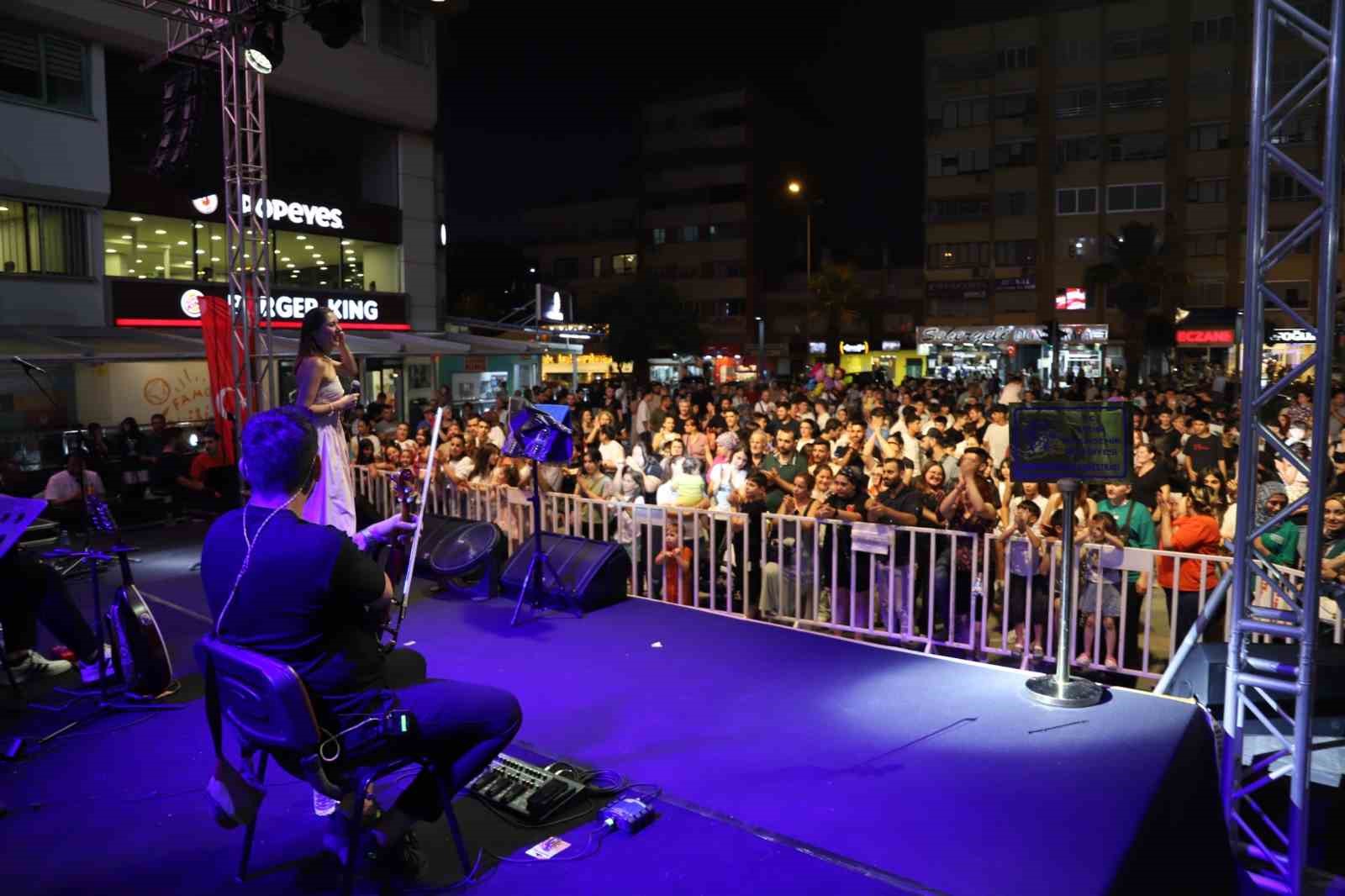 Nazilli’de yaz konseri ilgi gördü

