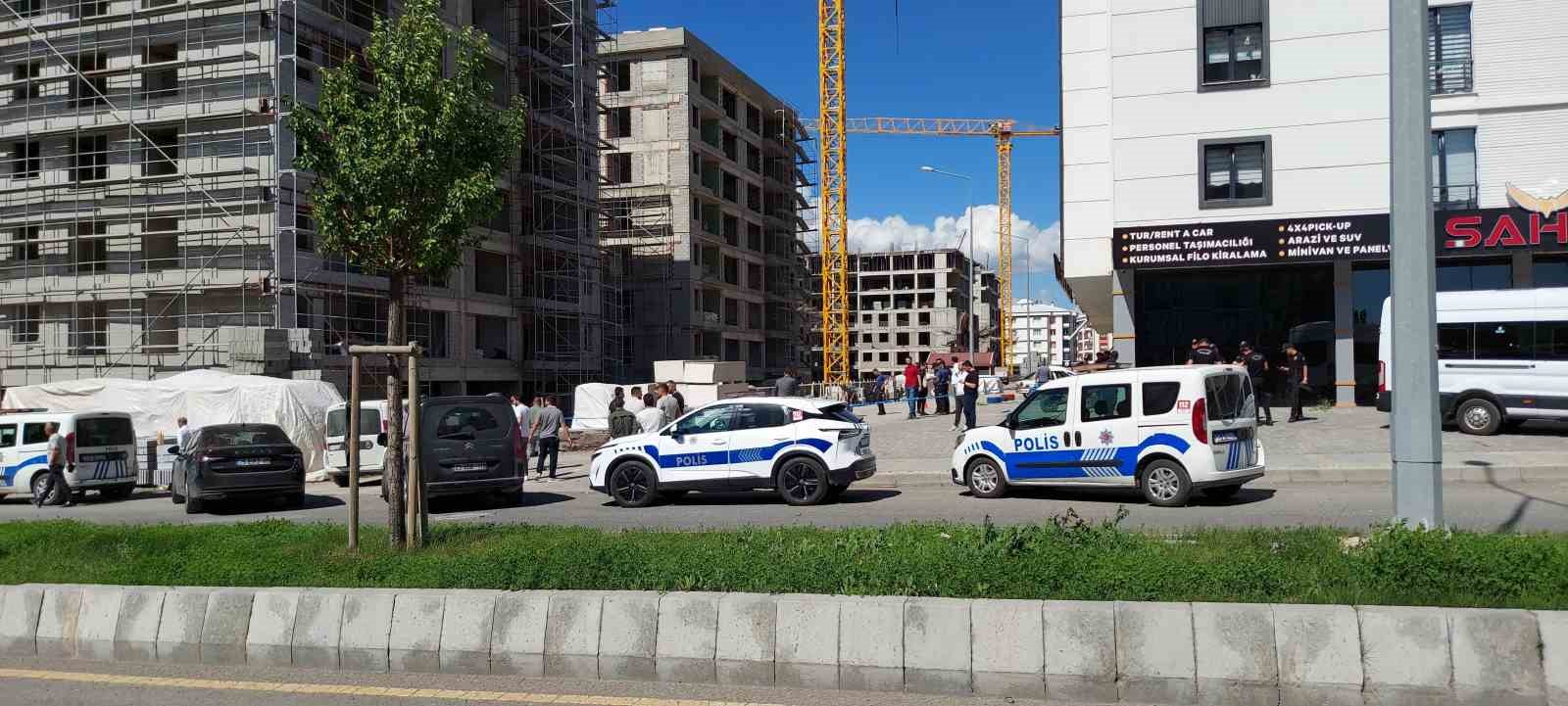 Trafik kazasıyla başlayan kavga b&uuml;y&uuml;d&uuml;, sonrasında silahlar konuştu
