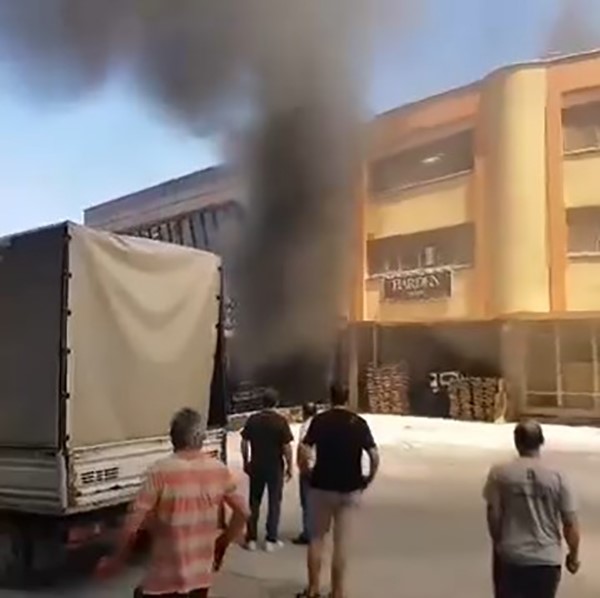 Ankara’da mobilya imalathanesinde yangın: 3 yaralı
