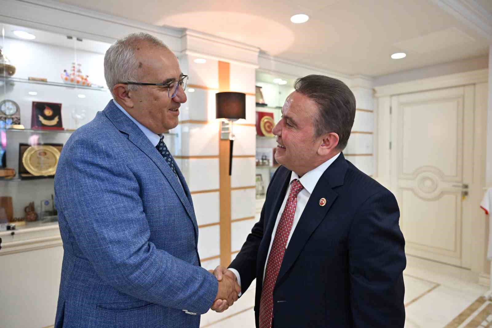 Başkan Böcek: "Benim çalışmalarımda parti ve siyaset ayrımı yoktur"
