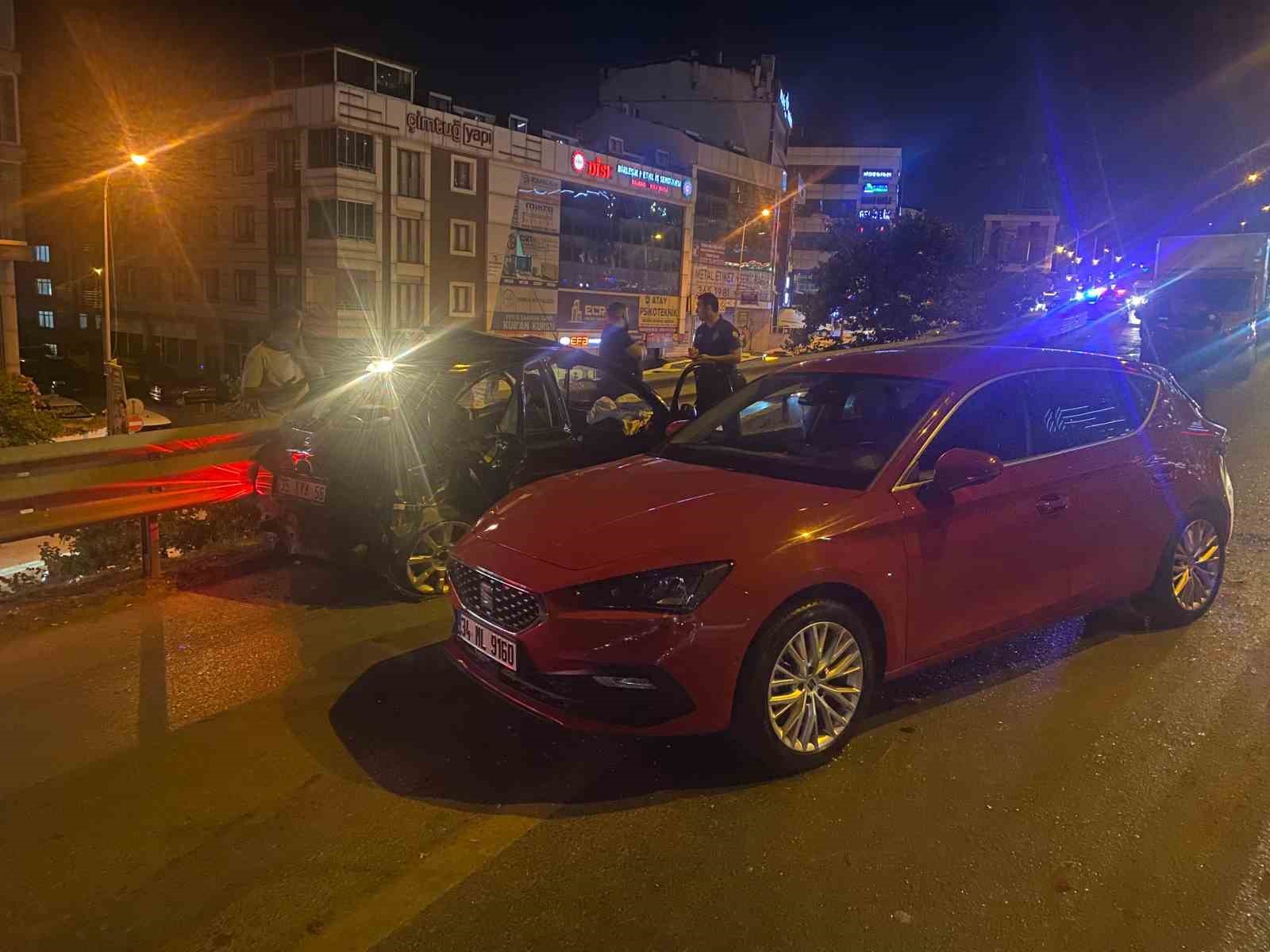 Pendik&rsquo;te 6 ara&ccedil;lı zincirleme kaza: Biri &ccedil;ocuk 5 yaralı 